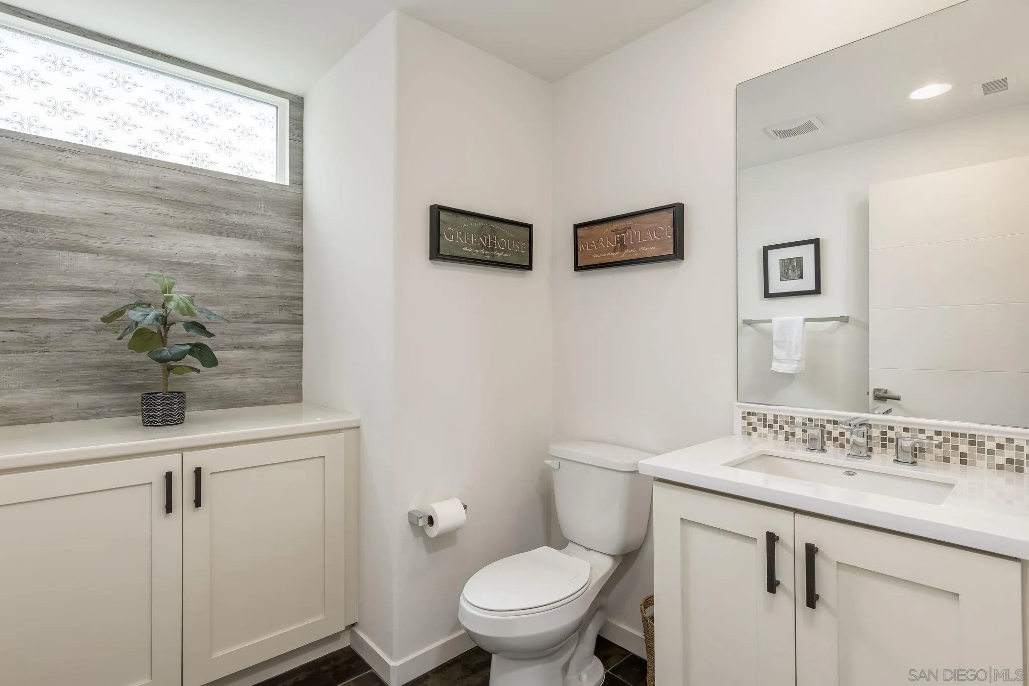 Photo #17: 250025925 Listing: Photo #17