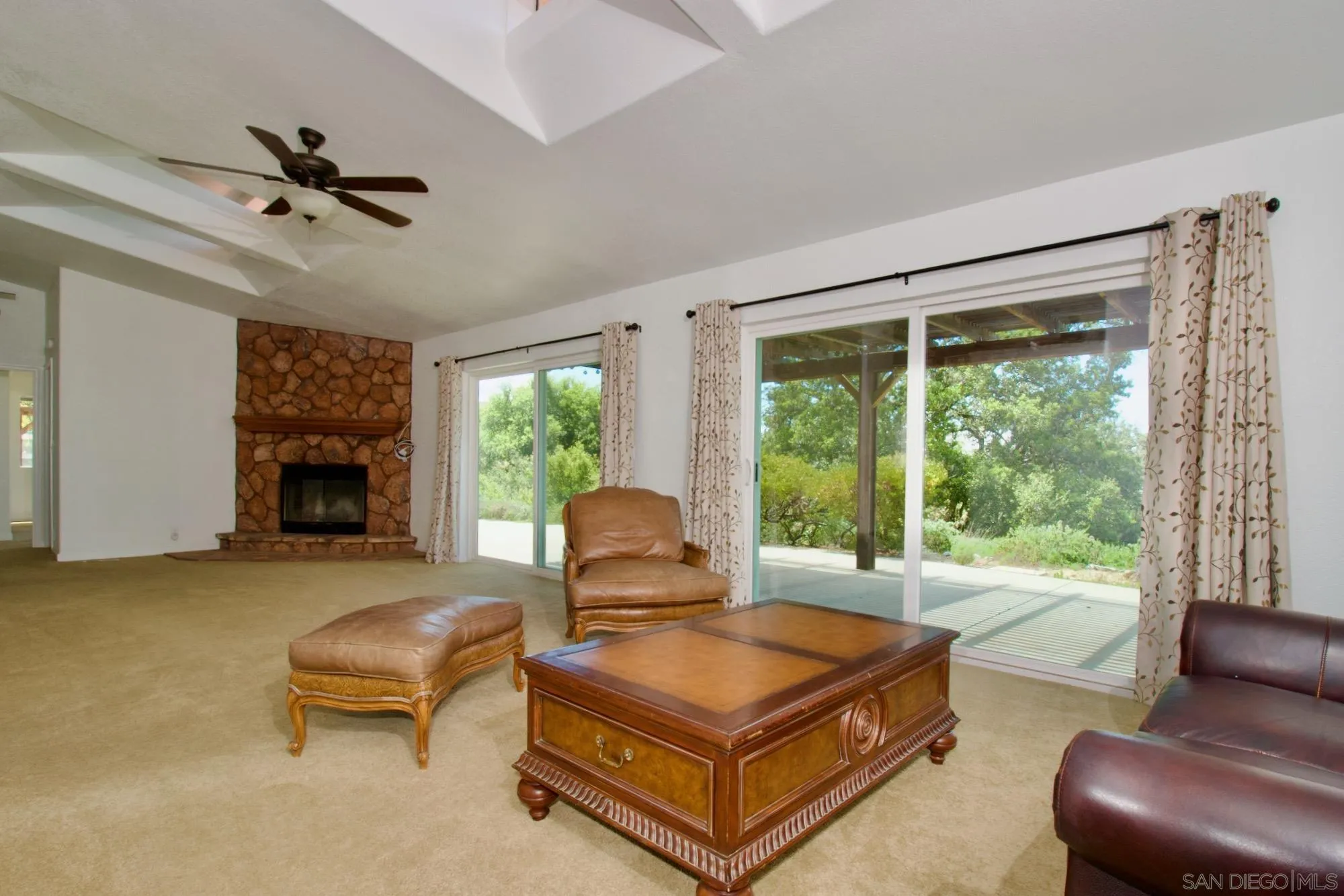 https://cdn.realtyfeed.com/cdn/127/250025929/c2b3a8d7b0dfe11abc9123f91e2801a5.webp