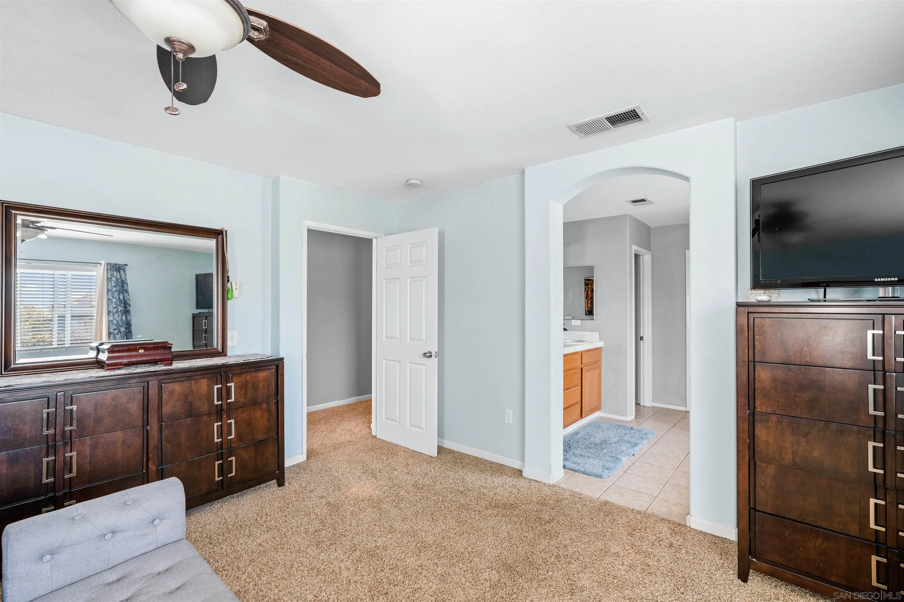https://cdn.realtyfeed.com/cdn/127/250025939/842022ff11437a6d380a2d83245a57d0.webp