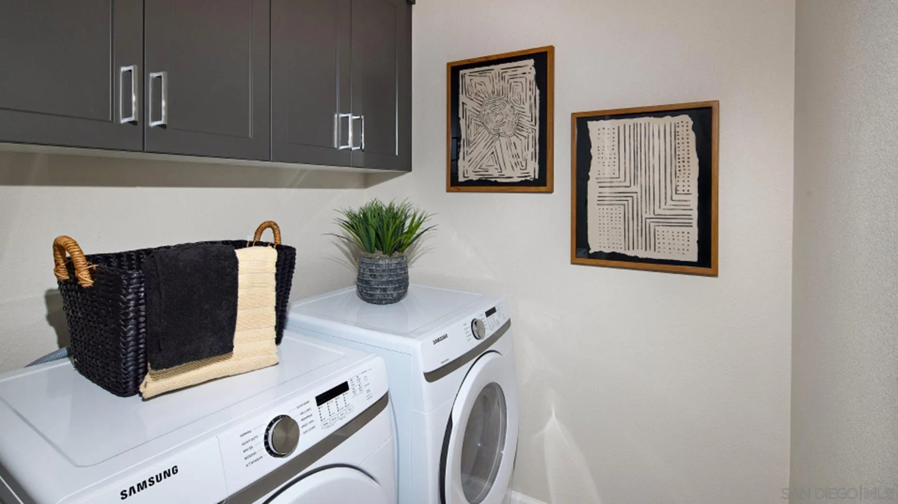 https://cdn.realtyfeed.com/cdn/127/250025943/db072fc3bd372a6b0b96b8b80e757e82.webp