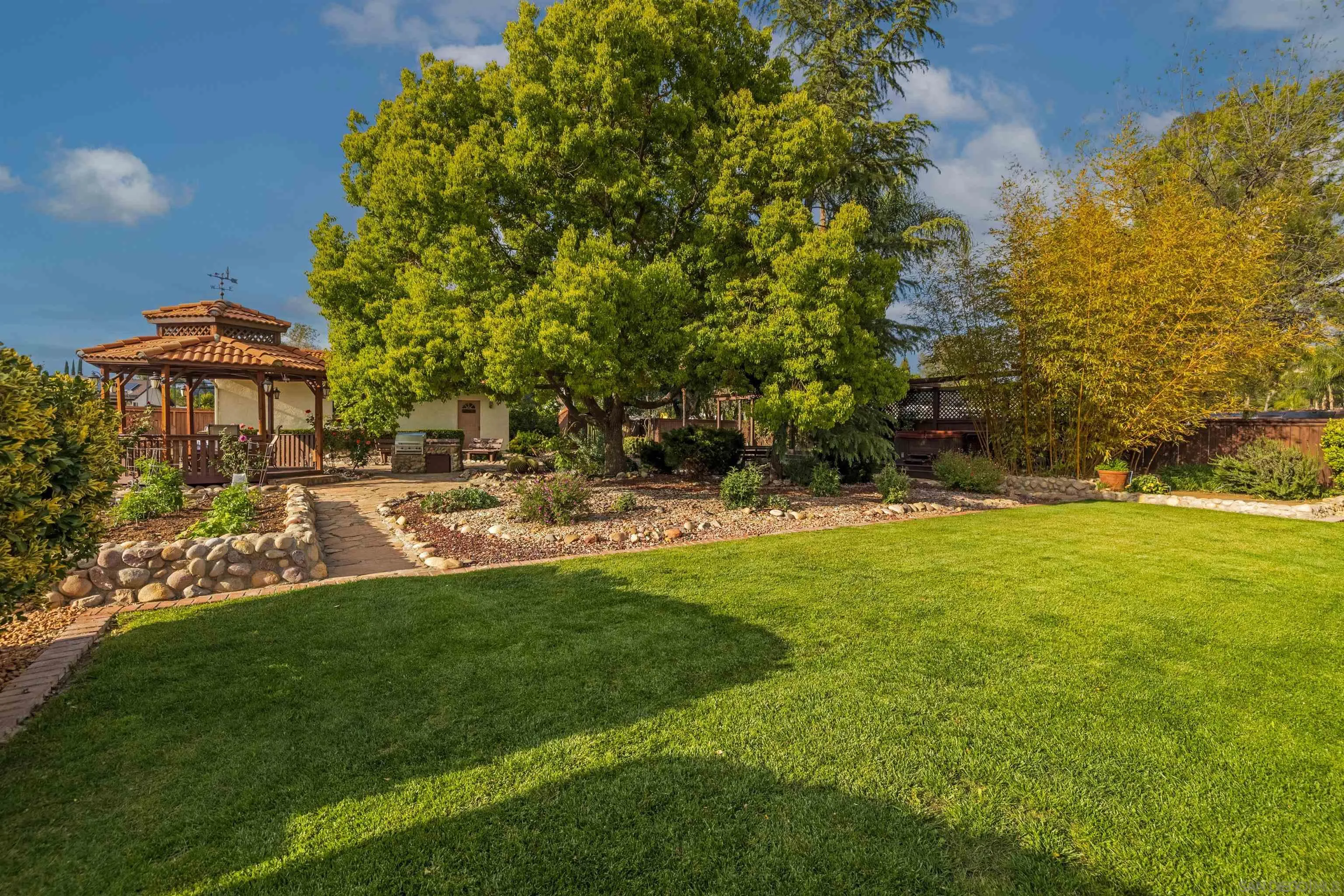 https://cdn.realtyfeed.com/cdn/127/250025949/aab798b6f5068b11ee513e0d36c6453e.webp