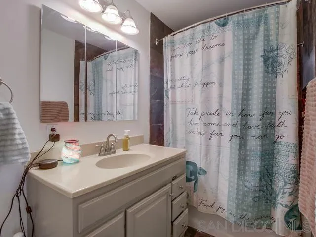 https://cdn.realtyfeed.com/cdn/127/250025965/ffb3b024c1a0ab971e98ce3af54edec1.webp