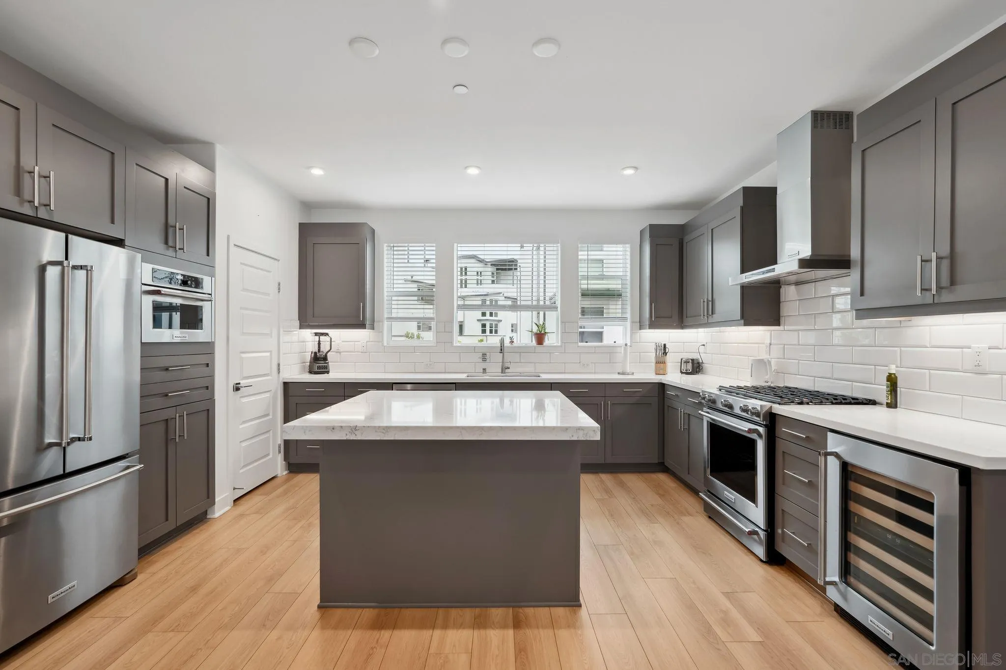 Photo #2: 250025967 Listing 