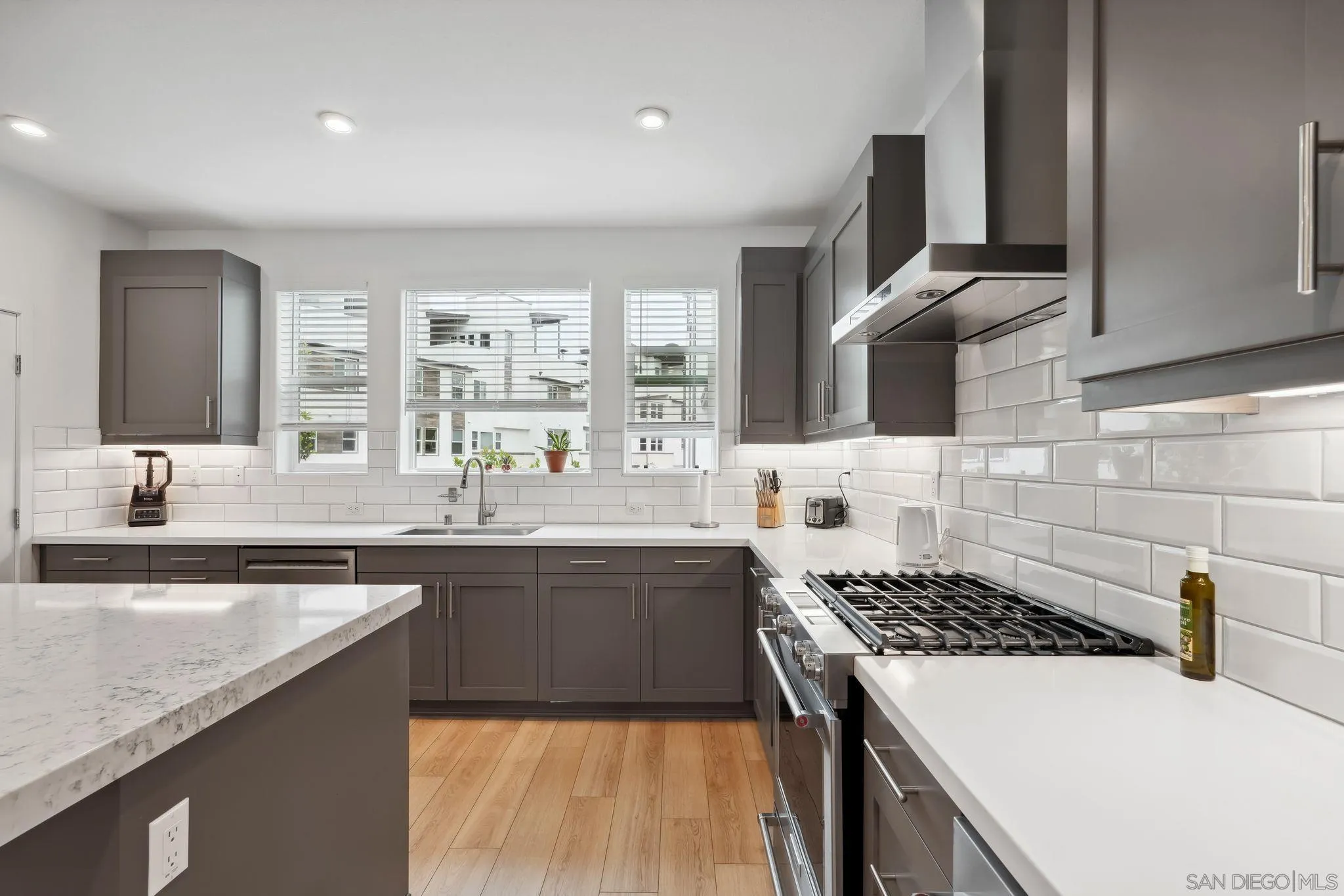 Photo #2: 250025967 Listing 