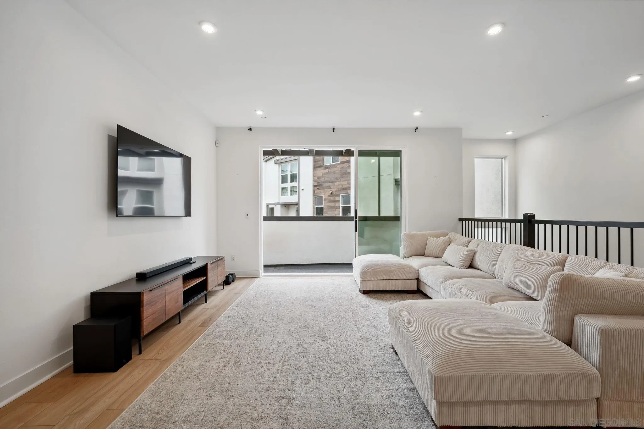 Photo #8: 250025967 Listing: Photo #8