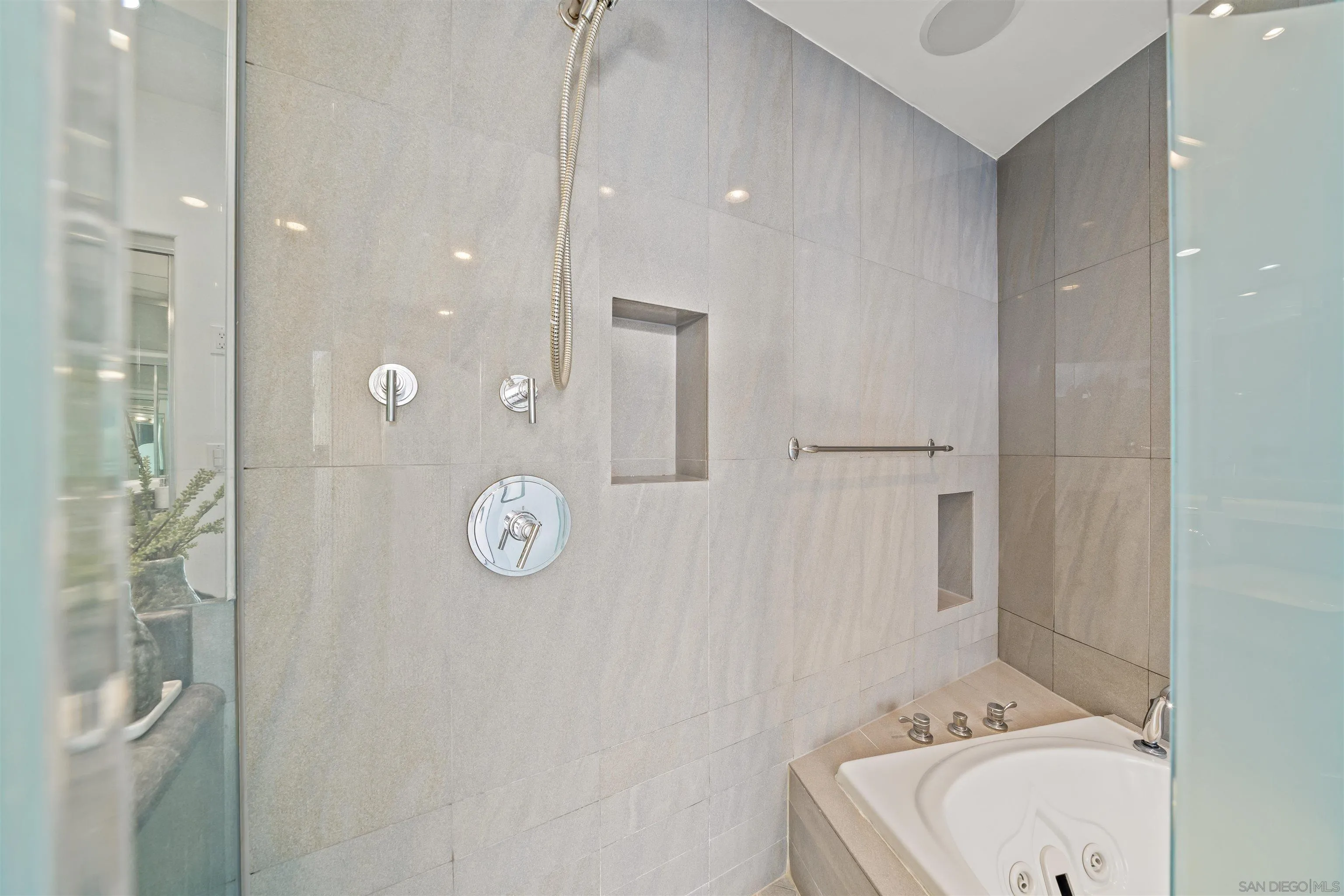 Photo #21: 250025968 Listing: Photo #21