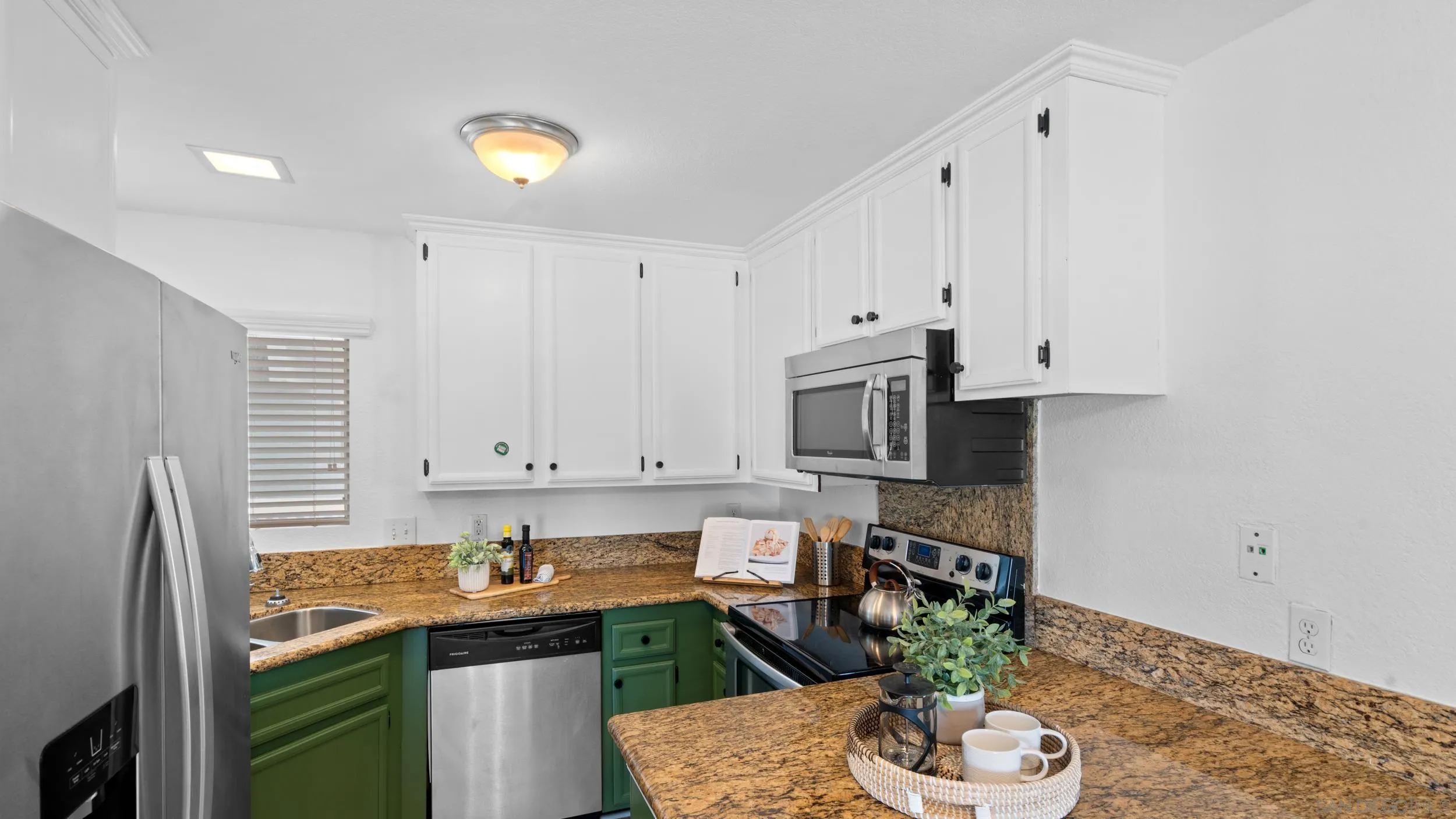 https://cdn.realtyfeed.com/cdn/127/250025983/32bc3b87283f51f91e09d04495a5cb4c.webp
