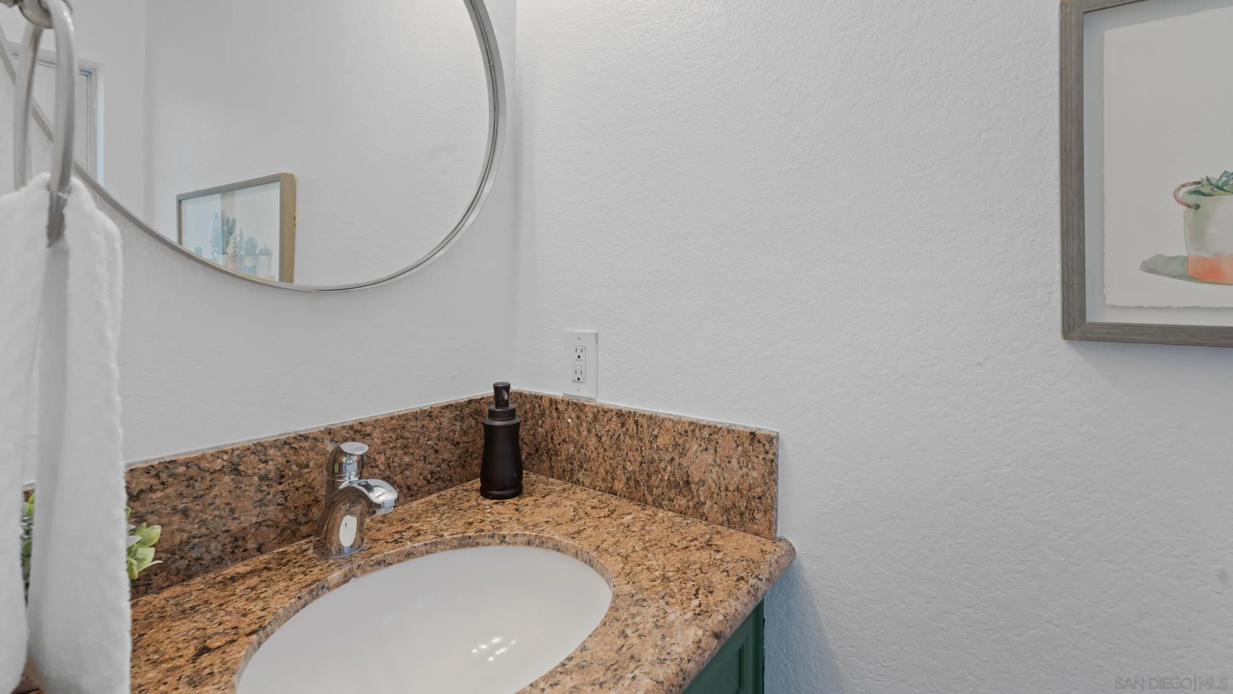 https://cdn.realtyfeed.com/cdn/127/250025983/651fcdc0344a0d2a73275719bd6c9e50.webp