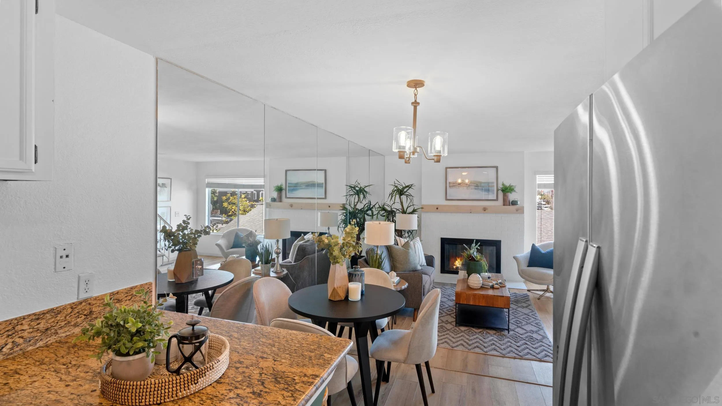https://cdn.realtyfeed.com/cdn/127/250025983/cce0d6887a7e99982a44e0187b5e0071.webp