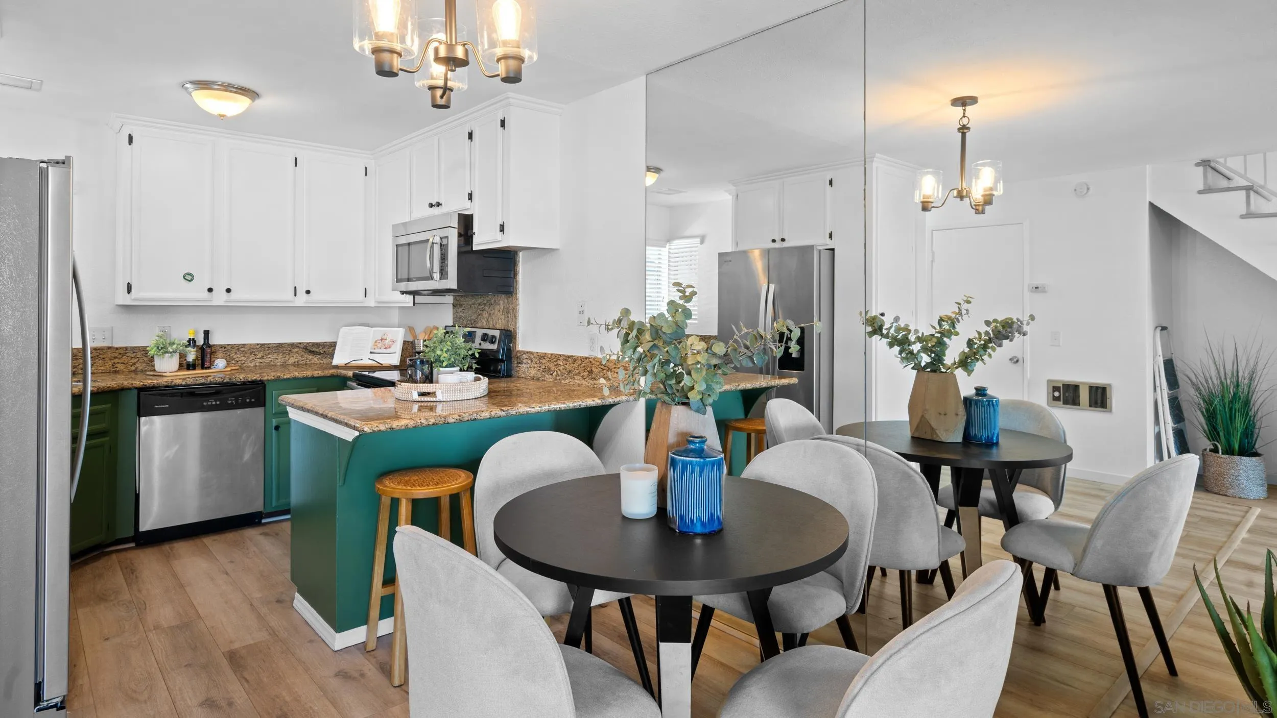https://cdn.realtyfeed.com/cdn/127/250025983/d856ba9fb926aa86d24d019d1b741e15.webp