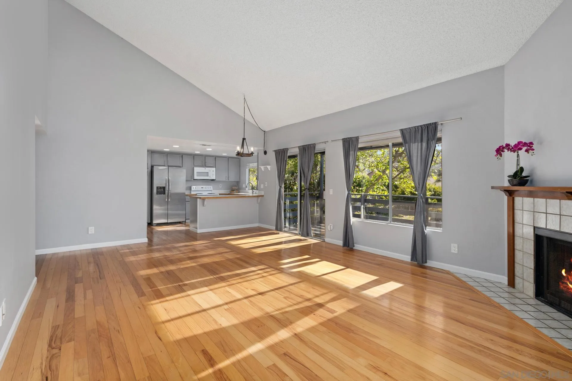 Photo #2: 250025995 Listing 