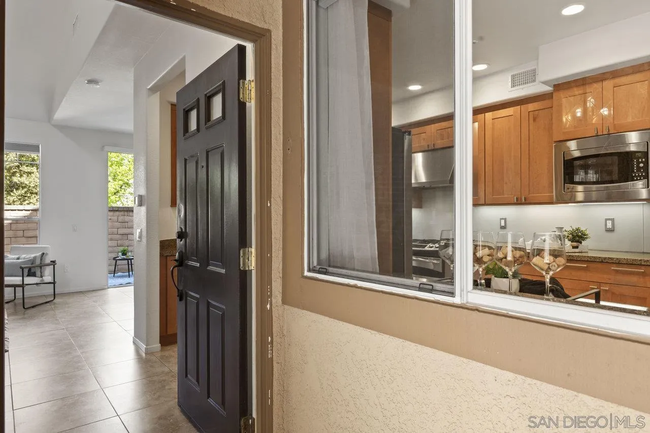 Photo #3: 250026013 Listing 