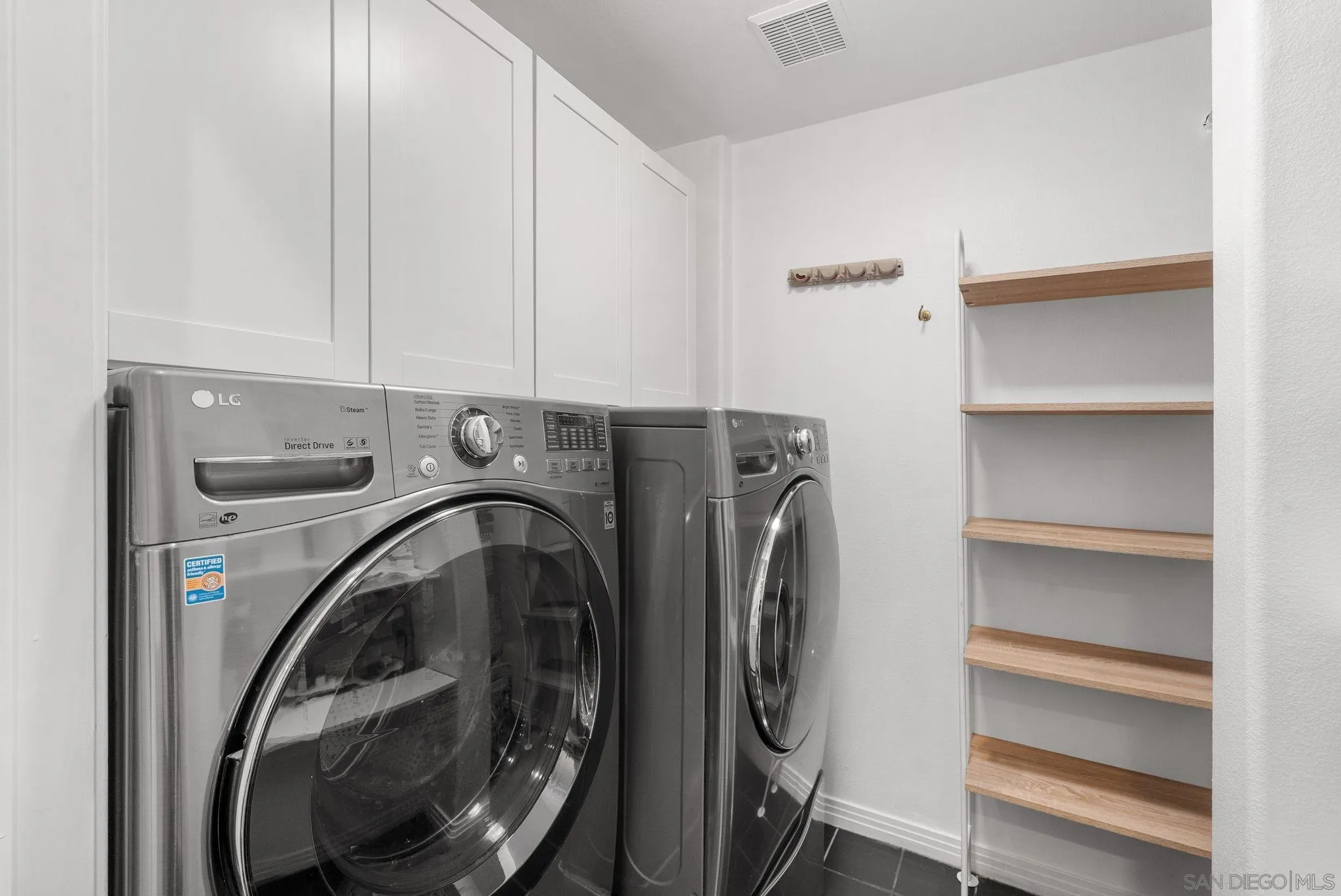 Photo #8: 250026021 Listing: Photo #8