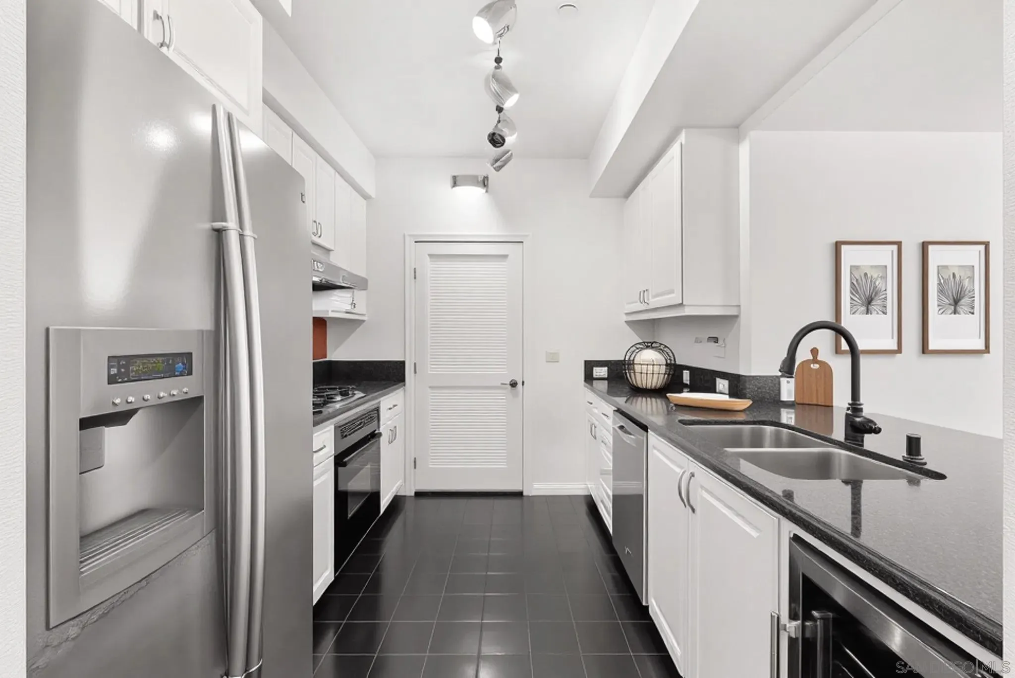 Photo #3: 250026021 Listing 