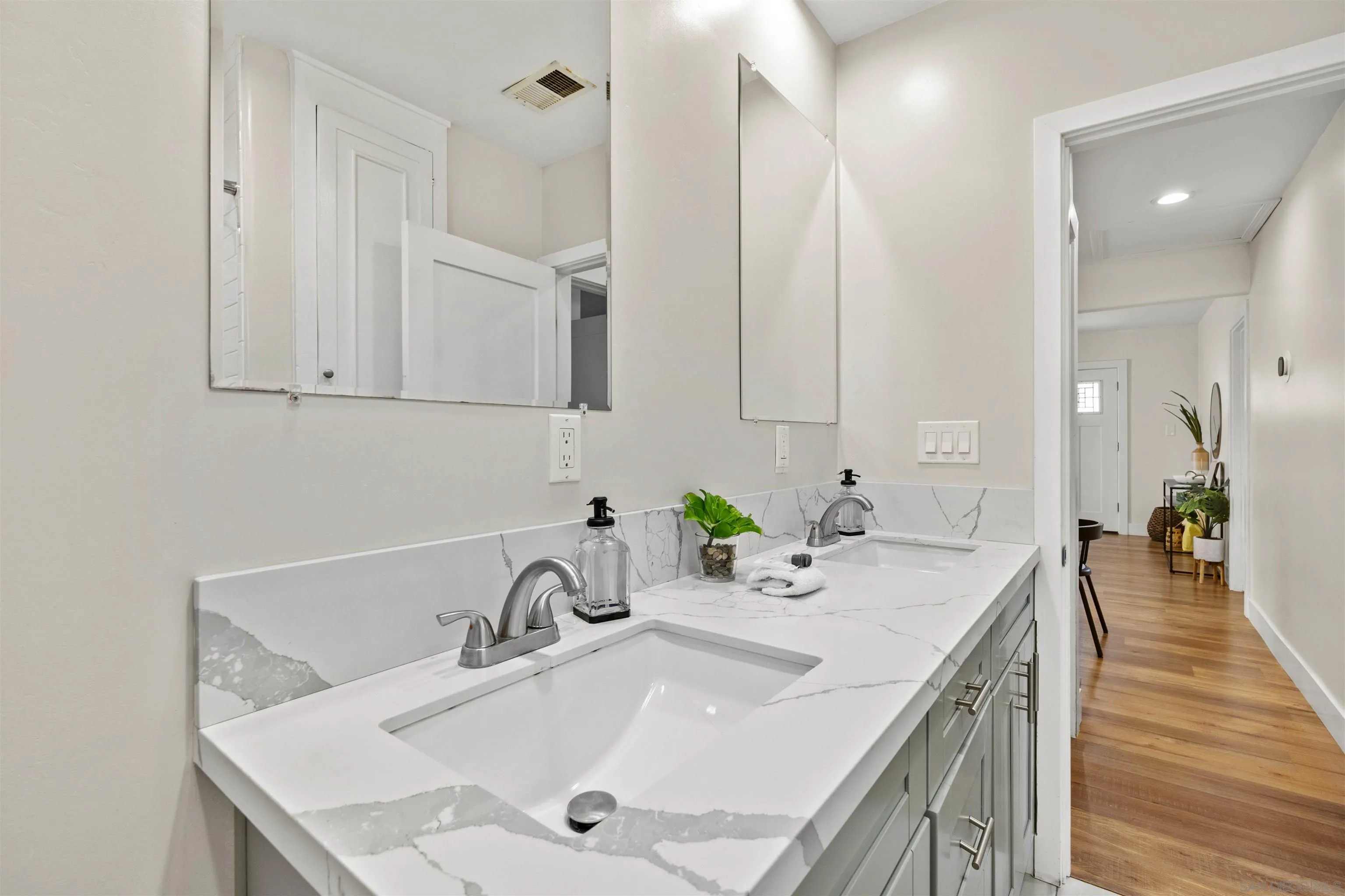 https://cdn.realtyfeed.com/cdn/127/250026026/ad7ace18cbee4293f429e9584d381543.webp