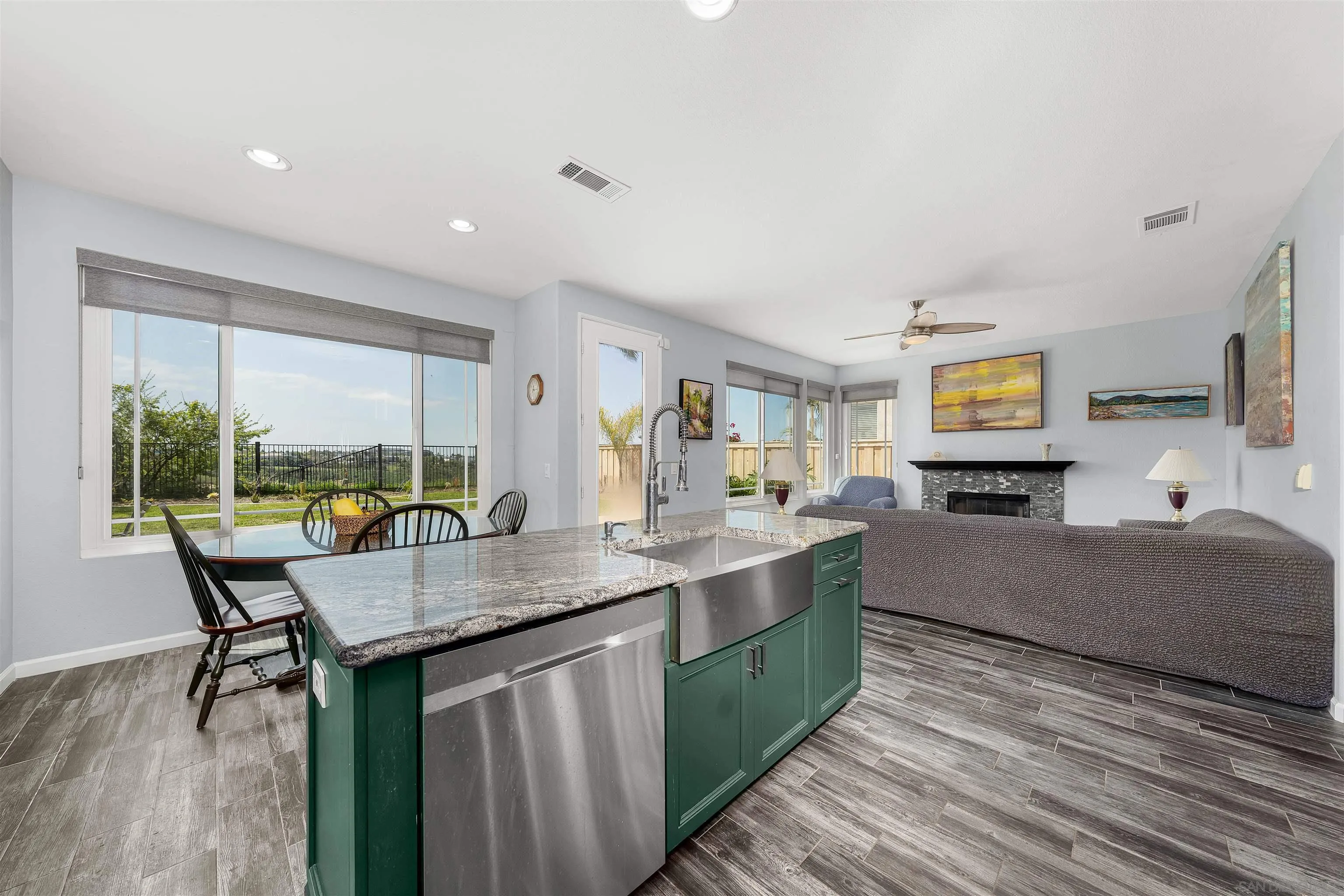 https://cdn.realtyfeed.com/cdn/127/250026027/bbee5e6c80b2b57d2de2b0c2ad3152ab.webp