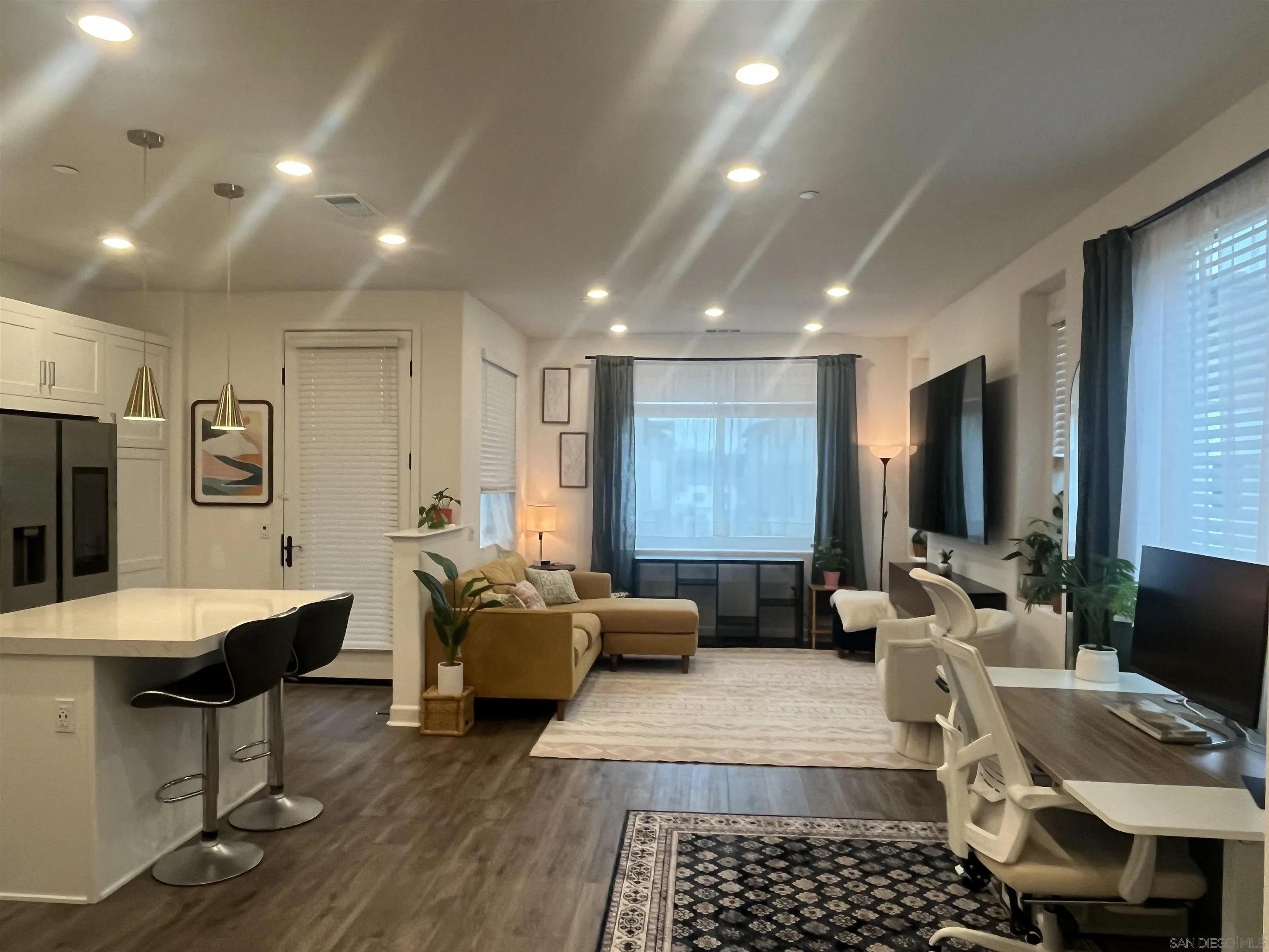 https://cdn.realtyfeed.com/cdn/127/250026052/68d1b5a5cc7b28d3a78b56ab1dfe5fdb.webp