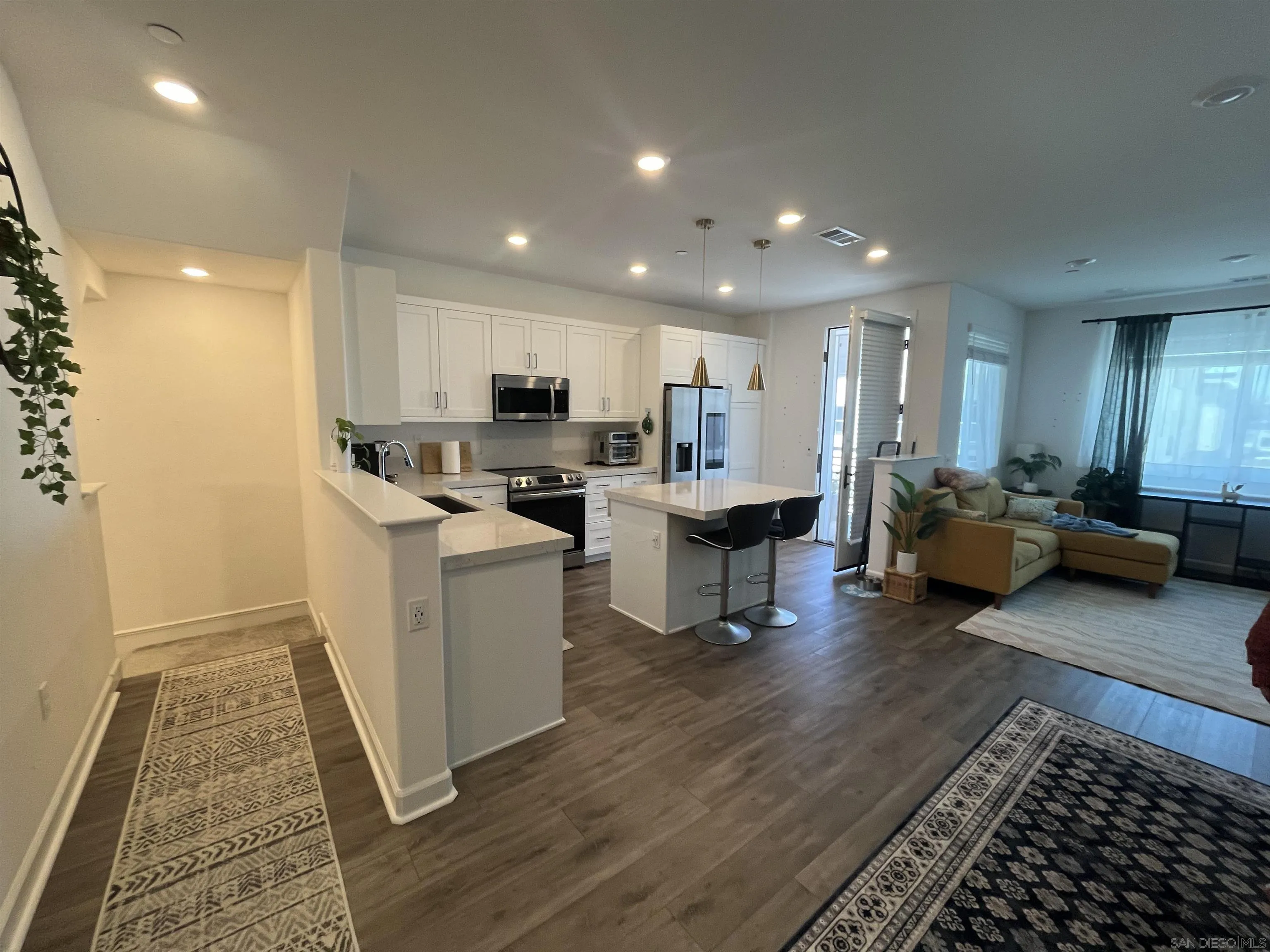 Photo #3: 250026052 Listing 