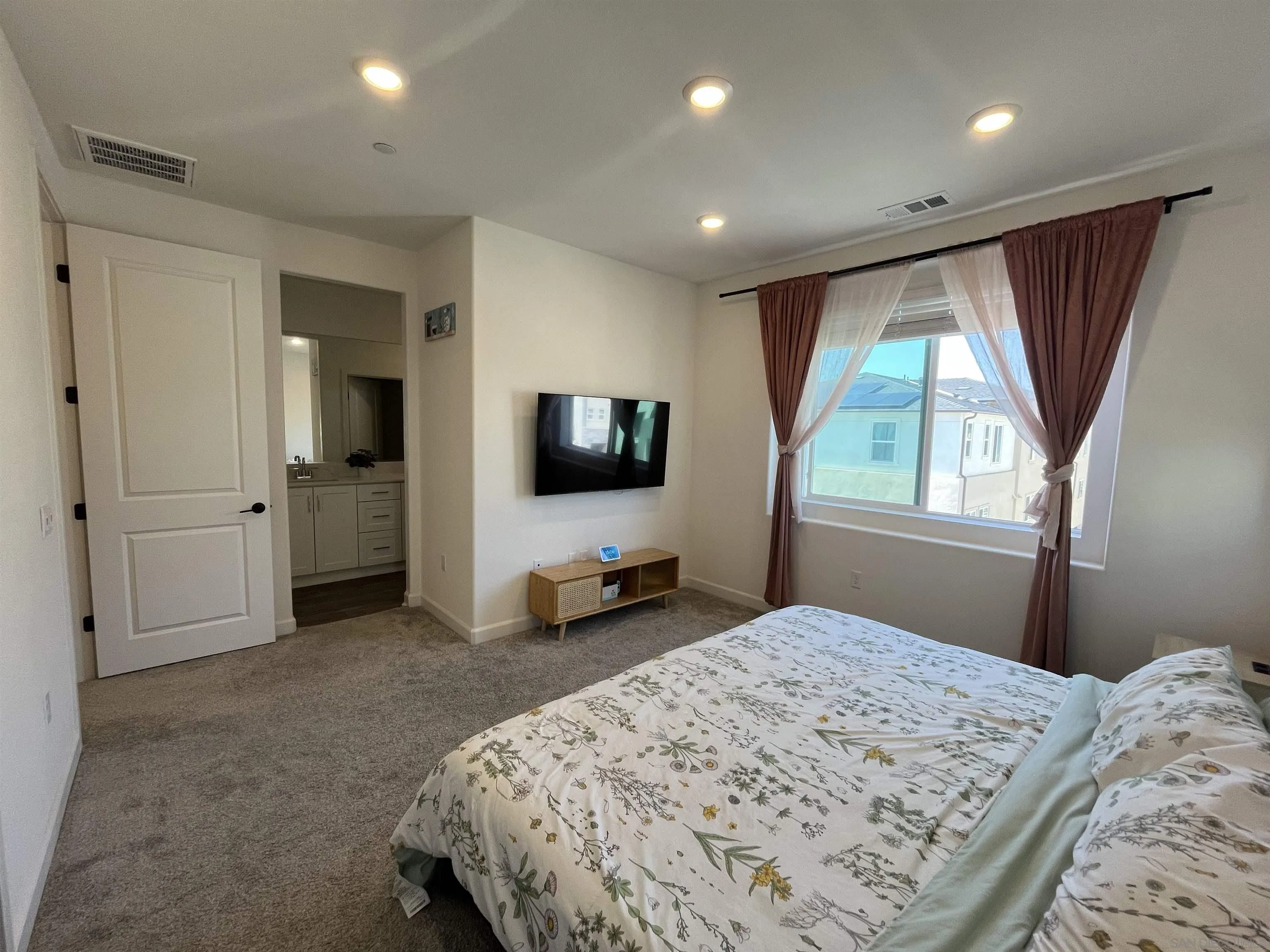 https://cdn.realtyfeed.com/cdn/127/250026052/f025799f4d03f3b6a7aadae0d1cc2c3e.webp