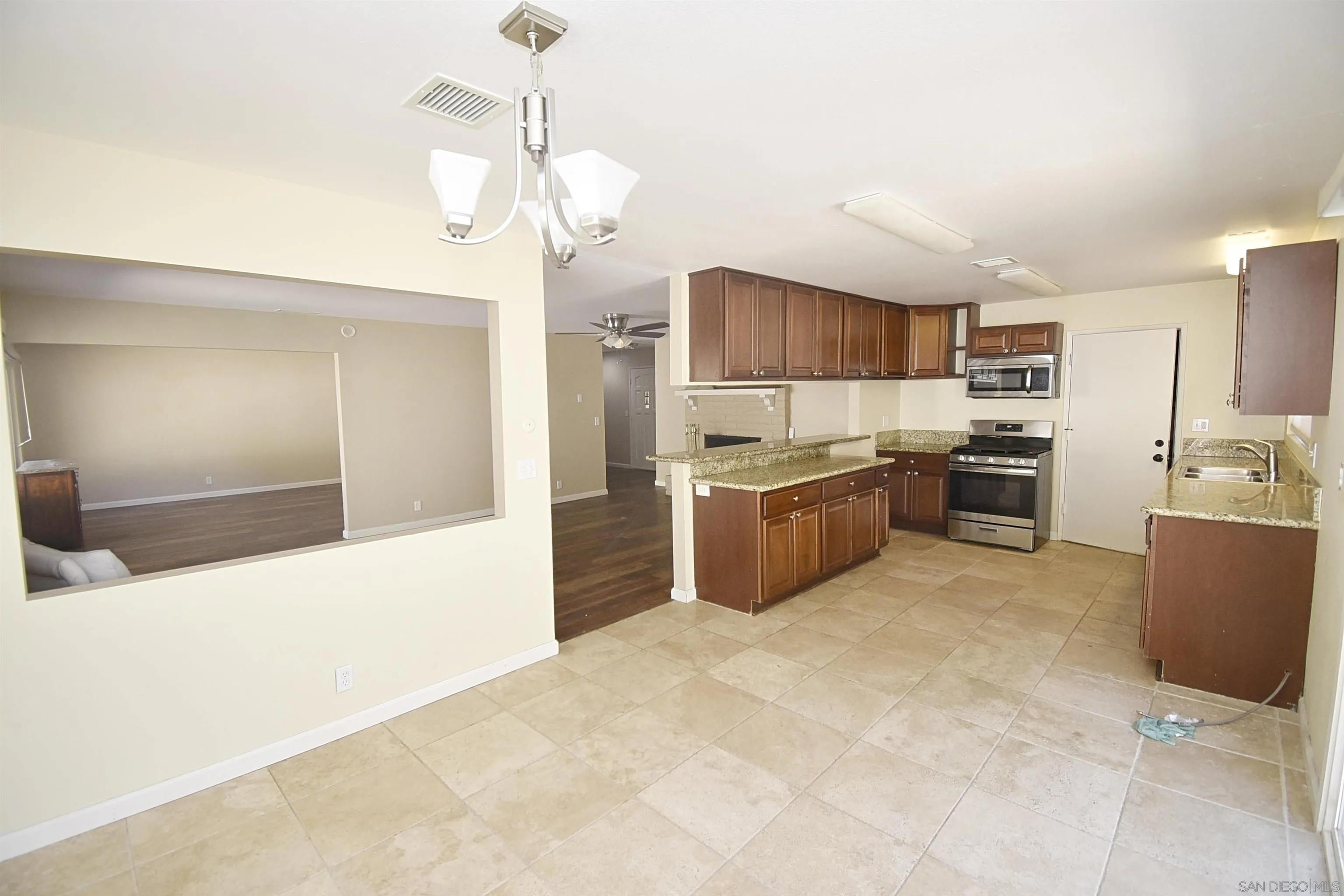 https://cdn.realtyfeed.com/cdn/127/250026056/24952a66881e5f66b785509acd8ac95a.webp