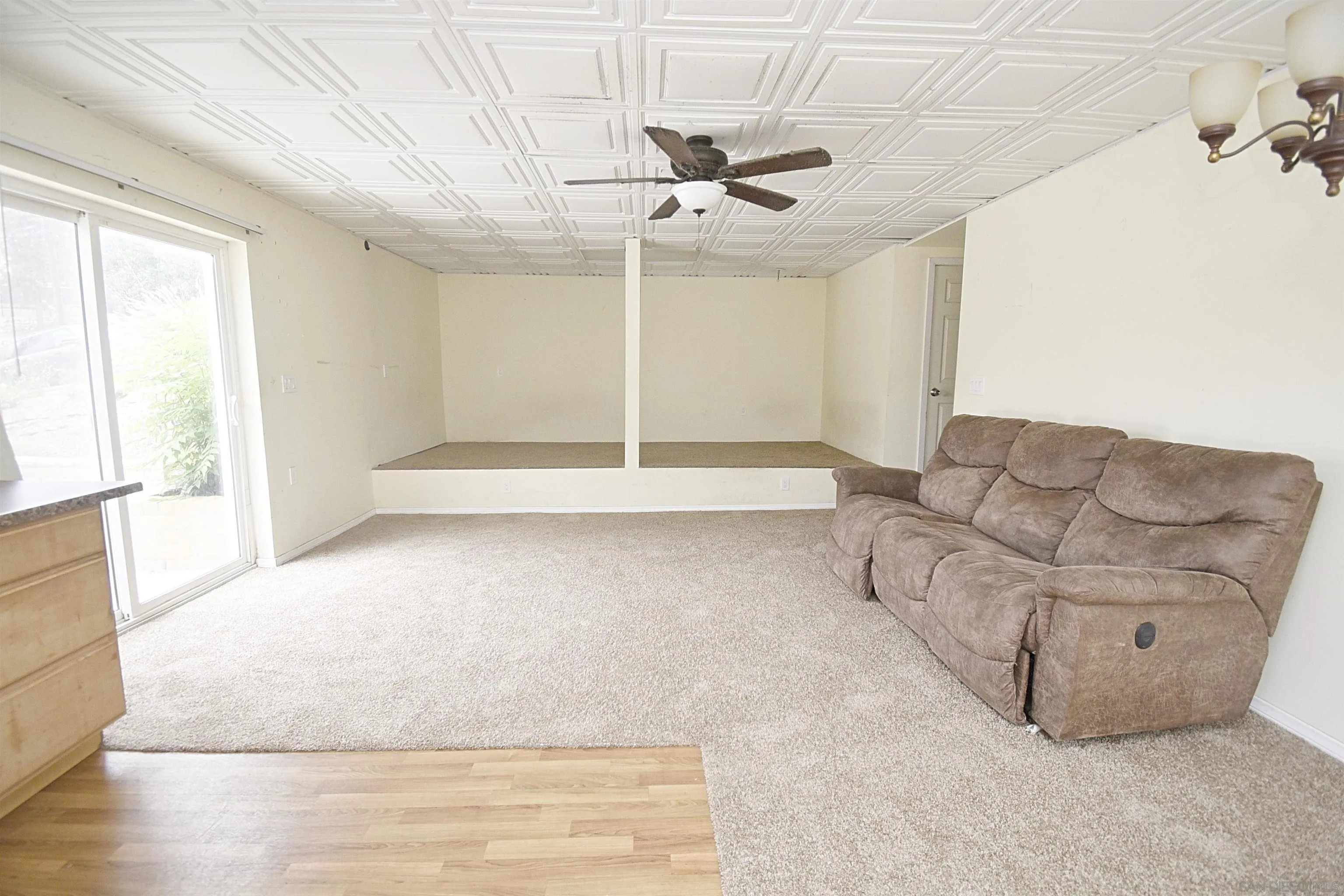https://cdn.realtyfeed.com/cdn/127/250026056/2e69f209ecbc2af073fcef7a02ed61b2.webp