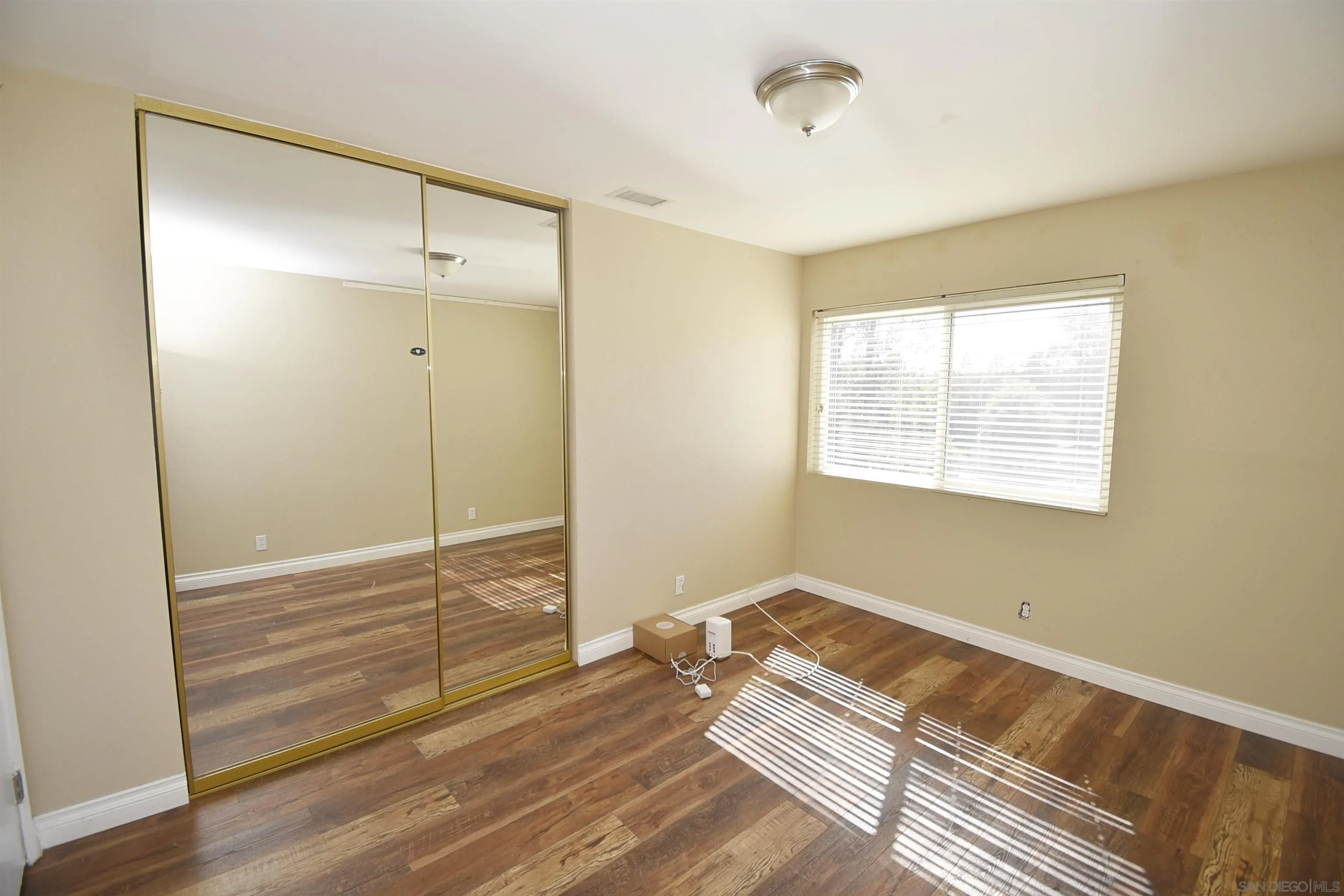 https://cdn.realtyfeed.com/cdn/127/250026056/581a3b73c9dd5388244d52fccfa73b1d.webp