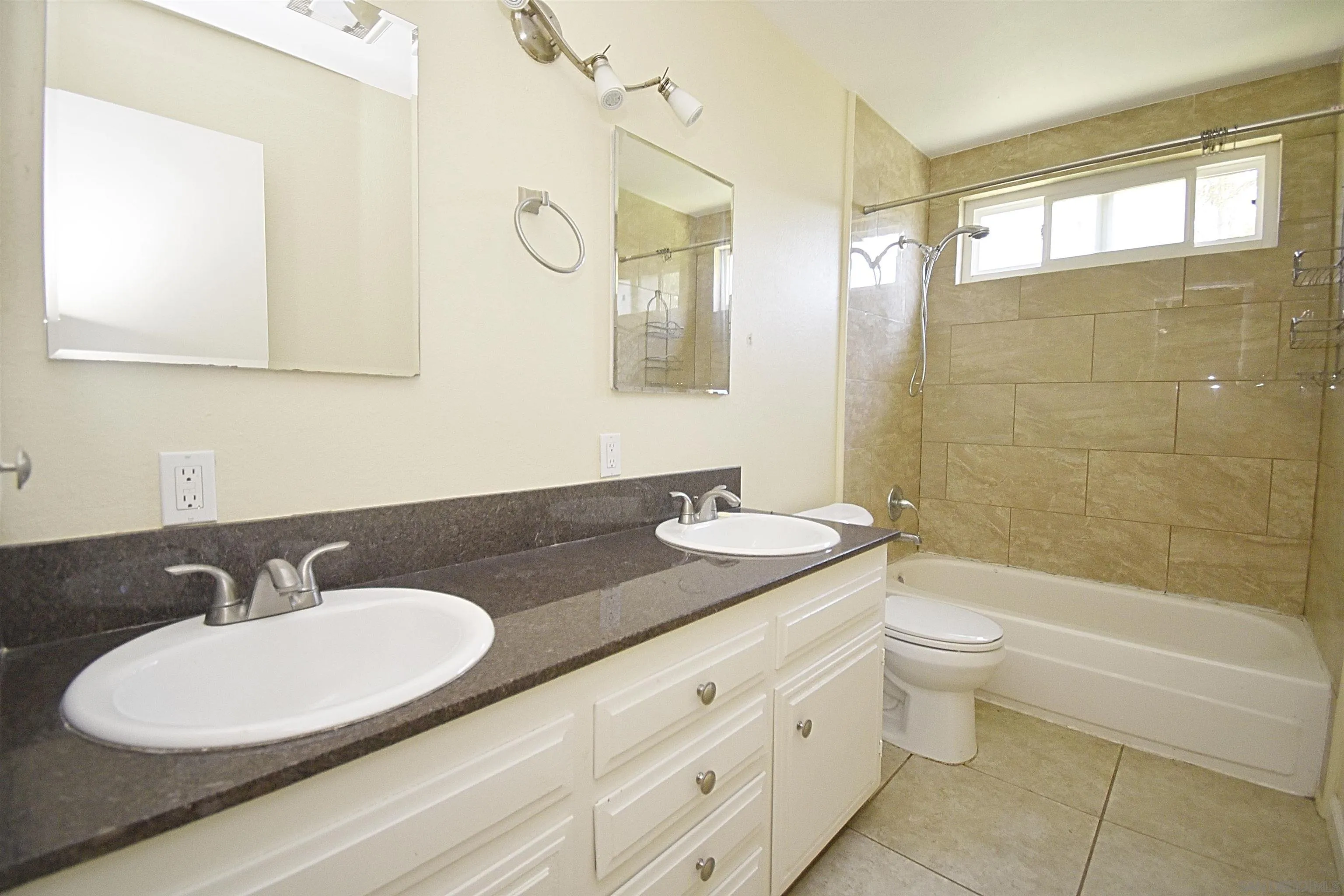 https://cdn.realtyfeed.com/cdn/127/250026056/b7f231ac5537f65e52af552e12ca59f6.webp