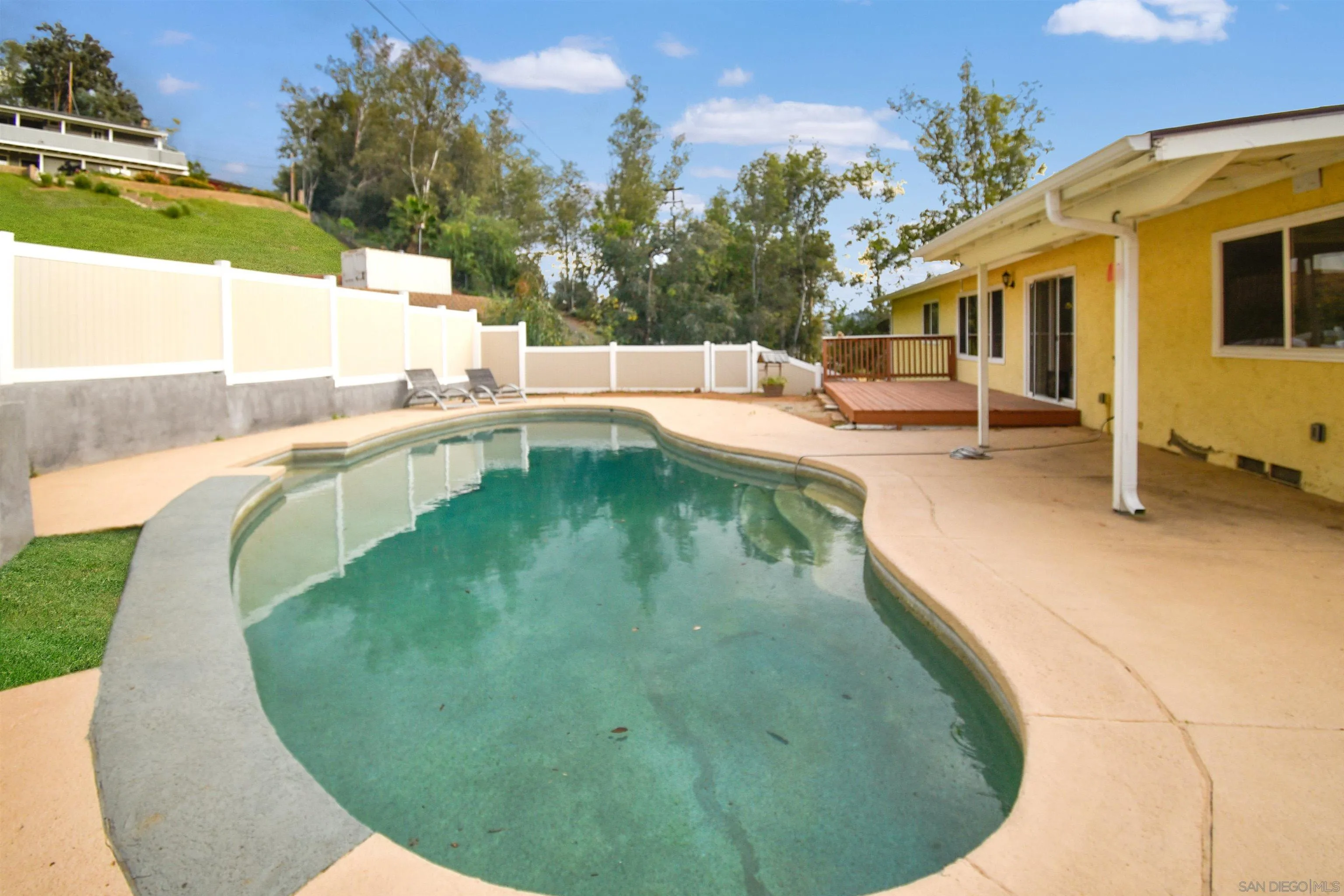 https://cdn.realtyfeed.com/cdn/127/250026056/c99d0874d18f04fba7a6d7eeaecb95cd.webp