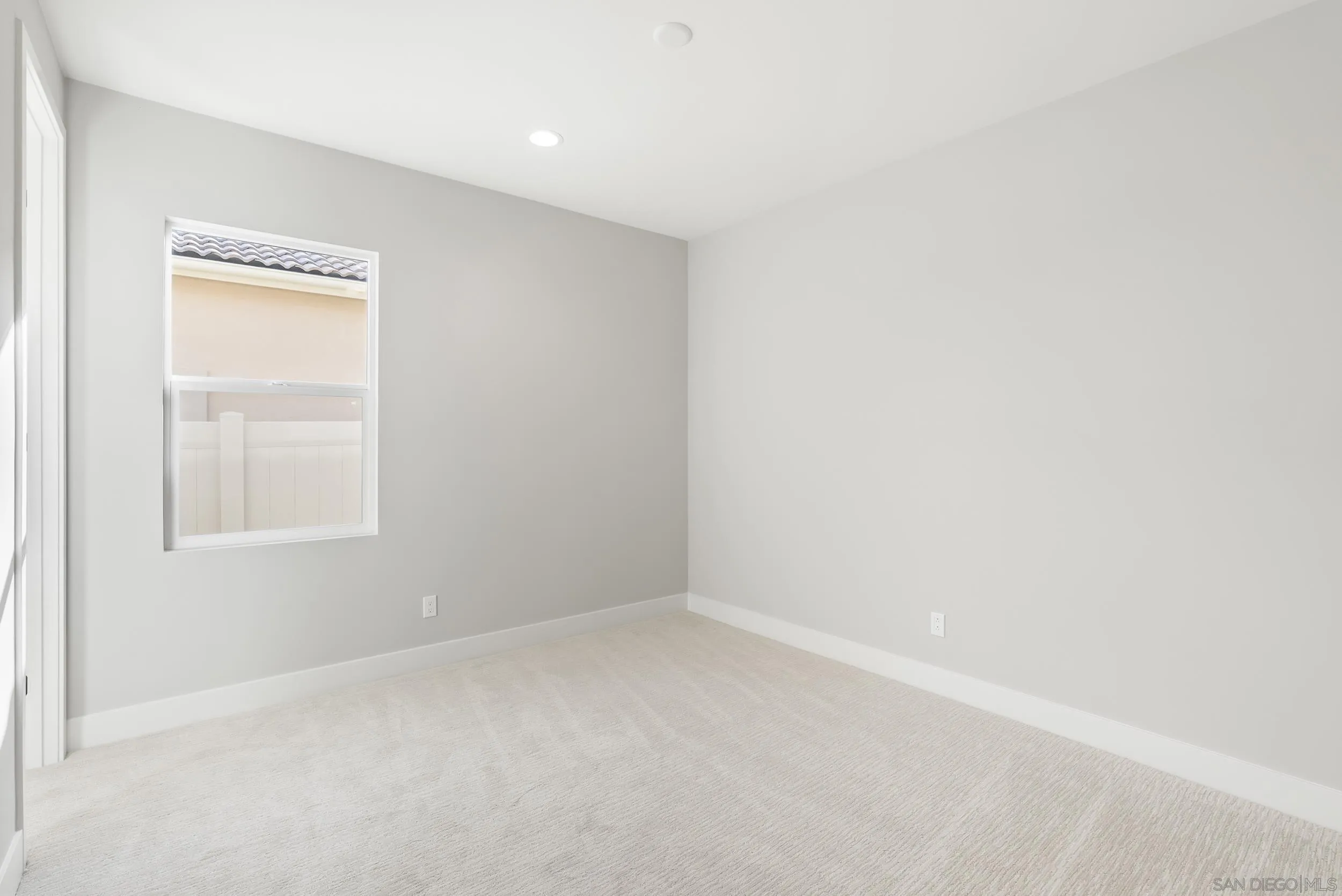 https://cdn.realtyfeed.com/cdn/127/250026060/b5f7a6a66b68c8c0d72e4ad7d5eb173f.webp
