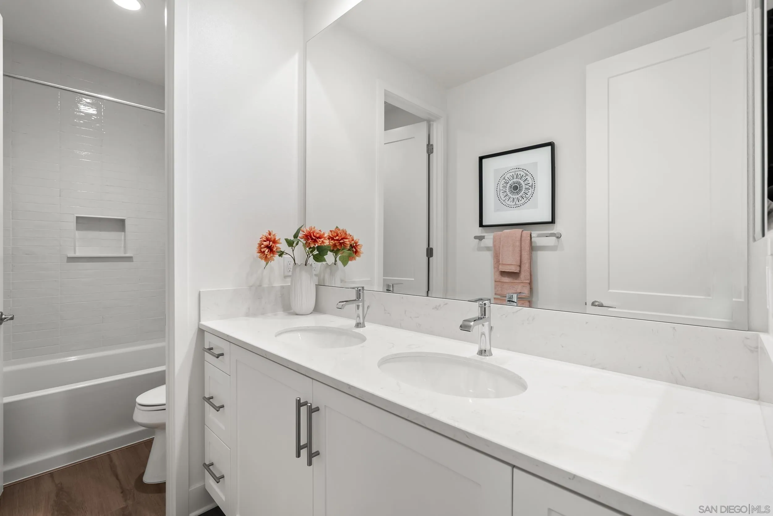 https://cdn.realtyfeed.com/cdn/127/250026061/98c920793c64ebe218a24d12f1bdf3fc.webp
