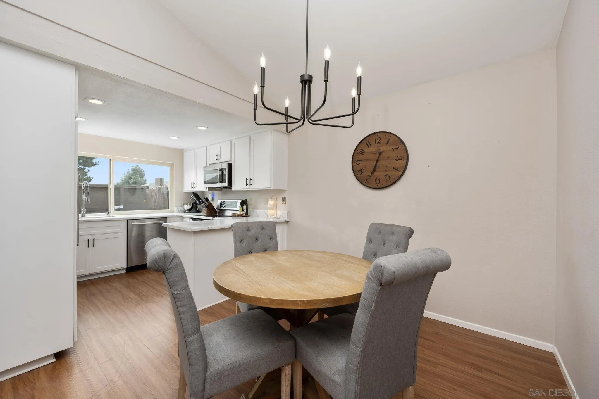 Photo #3: 250026090 Listing 