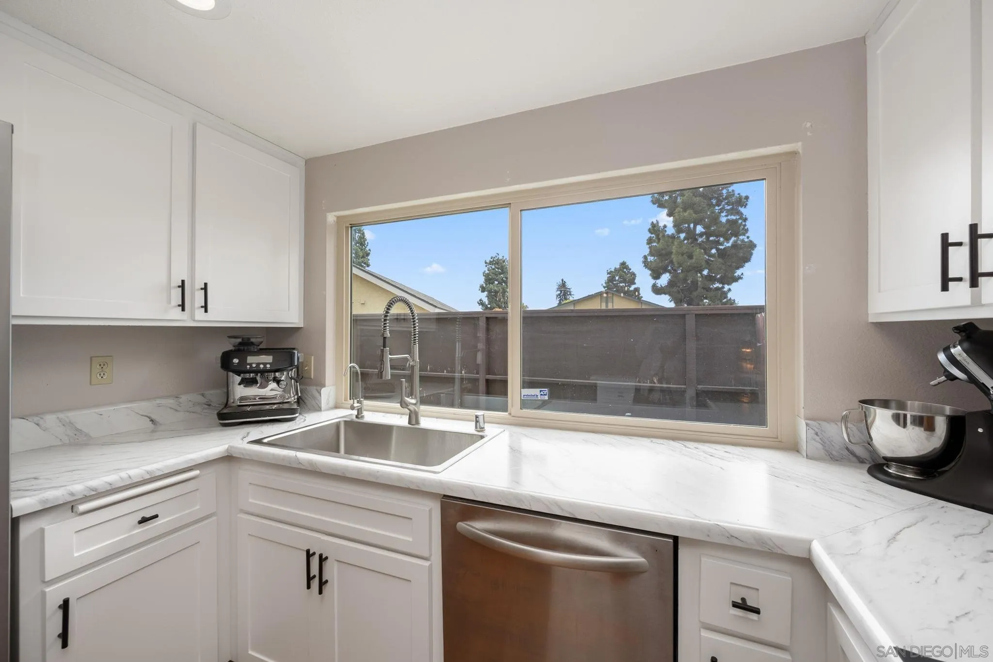 Photo #5: 250026090 Listing 