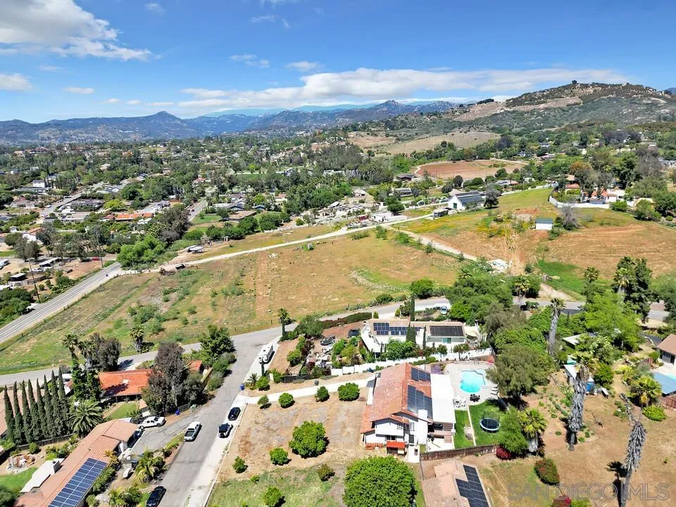 https://cdn.realtyfeed.com/cdn/127/250026108/2c4c8d58a3dec7b45de1f476b8519727.webp