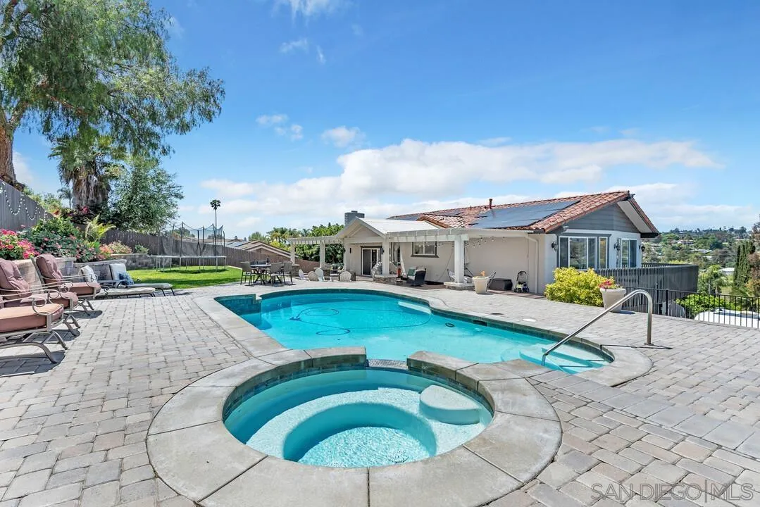 https://cdn.realtyfeed.com/cdn/127/250026108/9ba17c6a6bb80b9b2d41a9f3dc7a103f.webp
