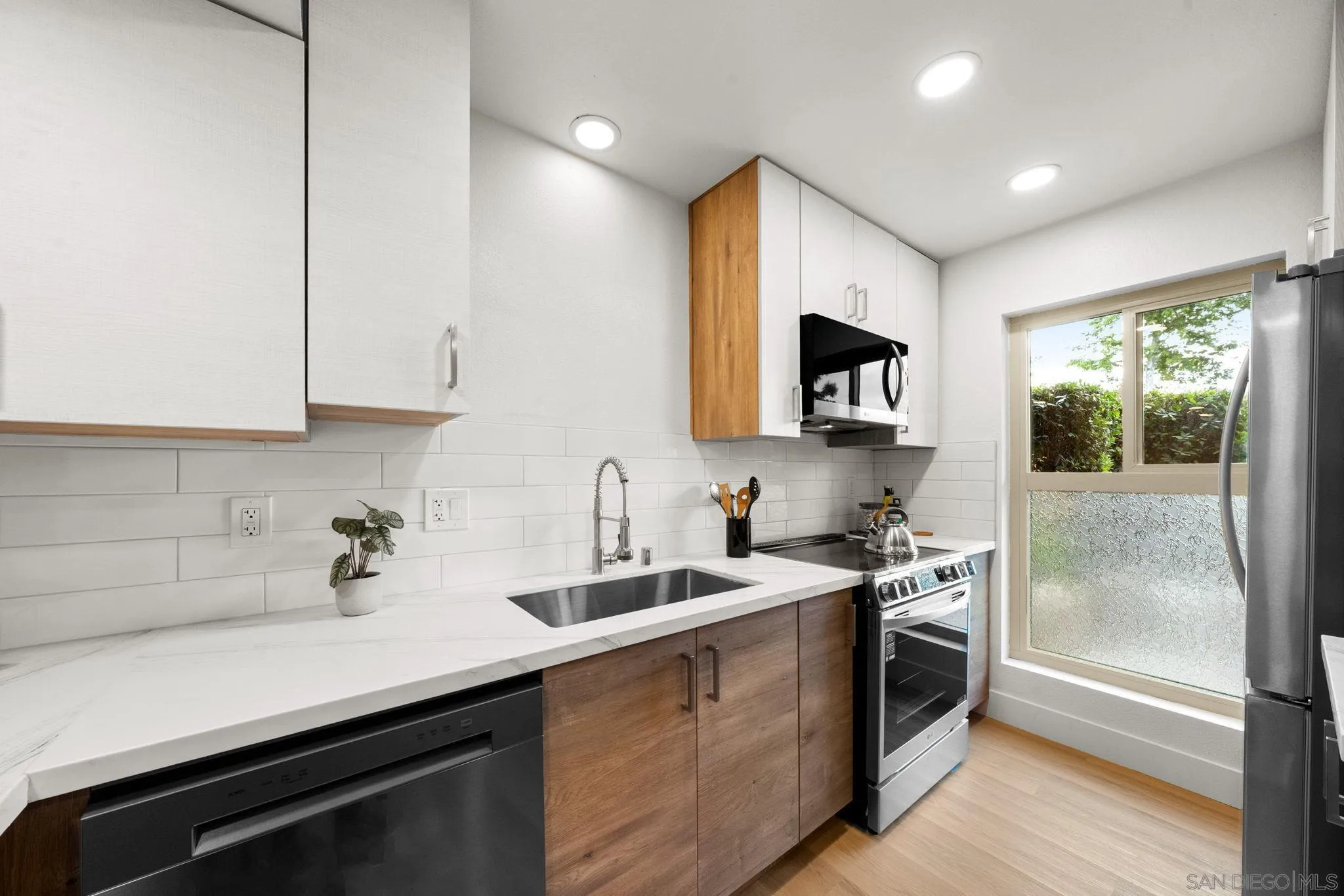 Photo #4: 250026114 Listing 