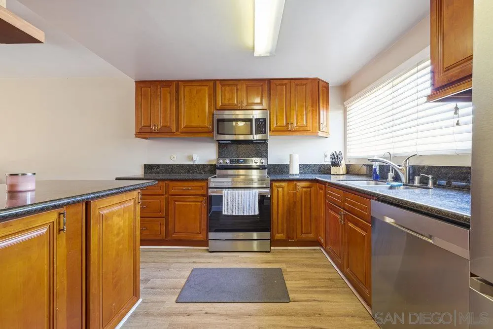 Photo #6: 250026120 Listing 