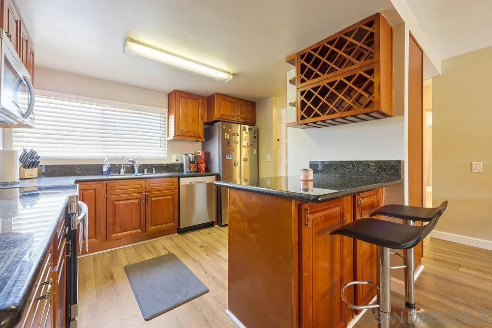 Photo #2: 250026120 Listing 