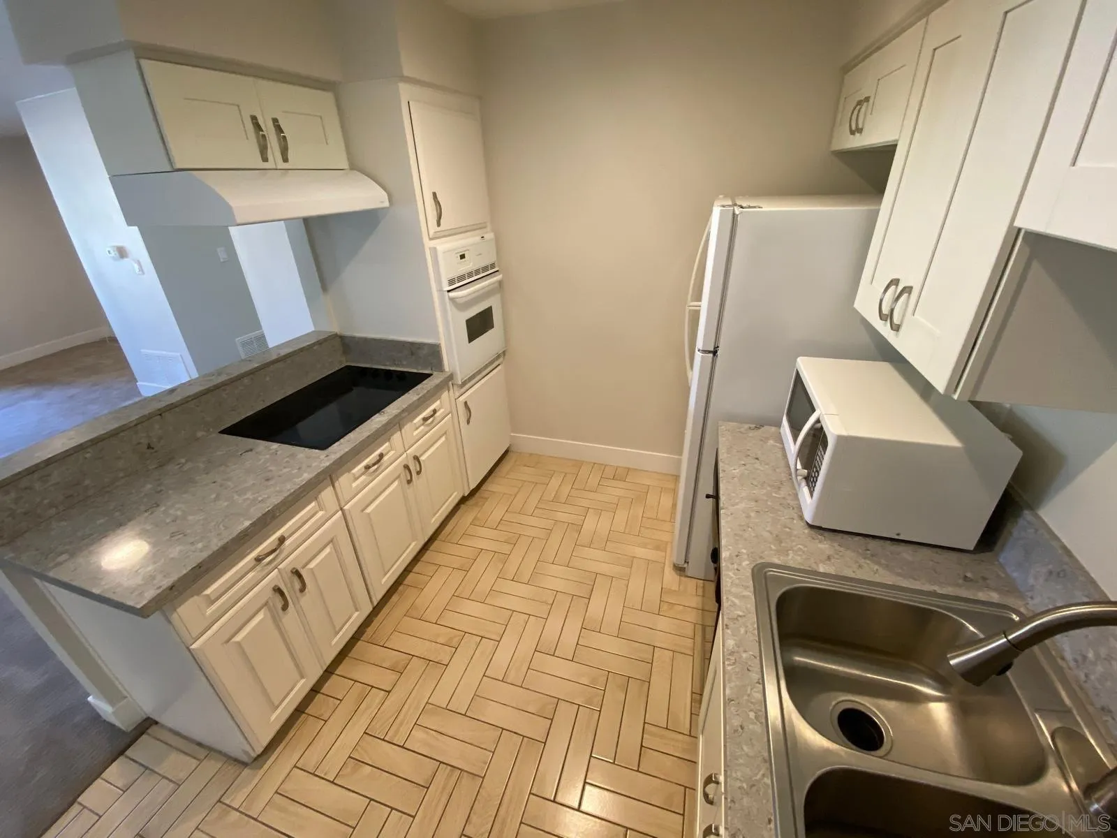 Photo #3: 250026121 Listing 