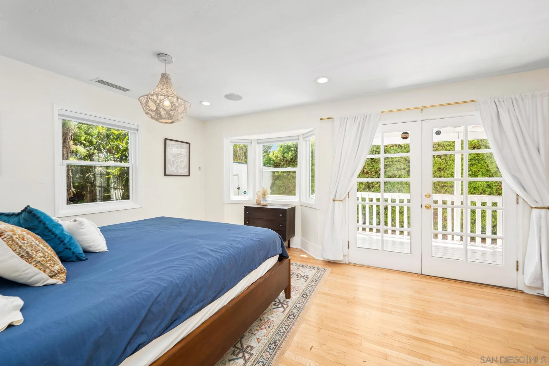 https://cdn.realtyfeed.com/cdn/127/250026152/0dc0e7e81a588c4ca12d306aa6bbf59d.webp