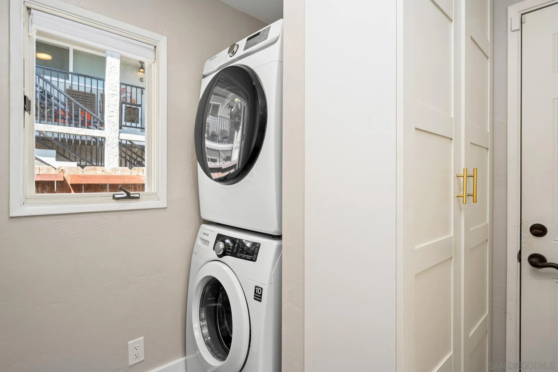 https://cdn.realtyfeed.com/cdn/127/250026152/fec06caebc63dcca27c3e53a8cb7811c.webp