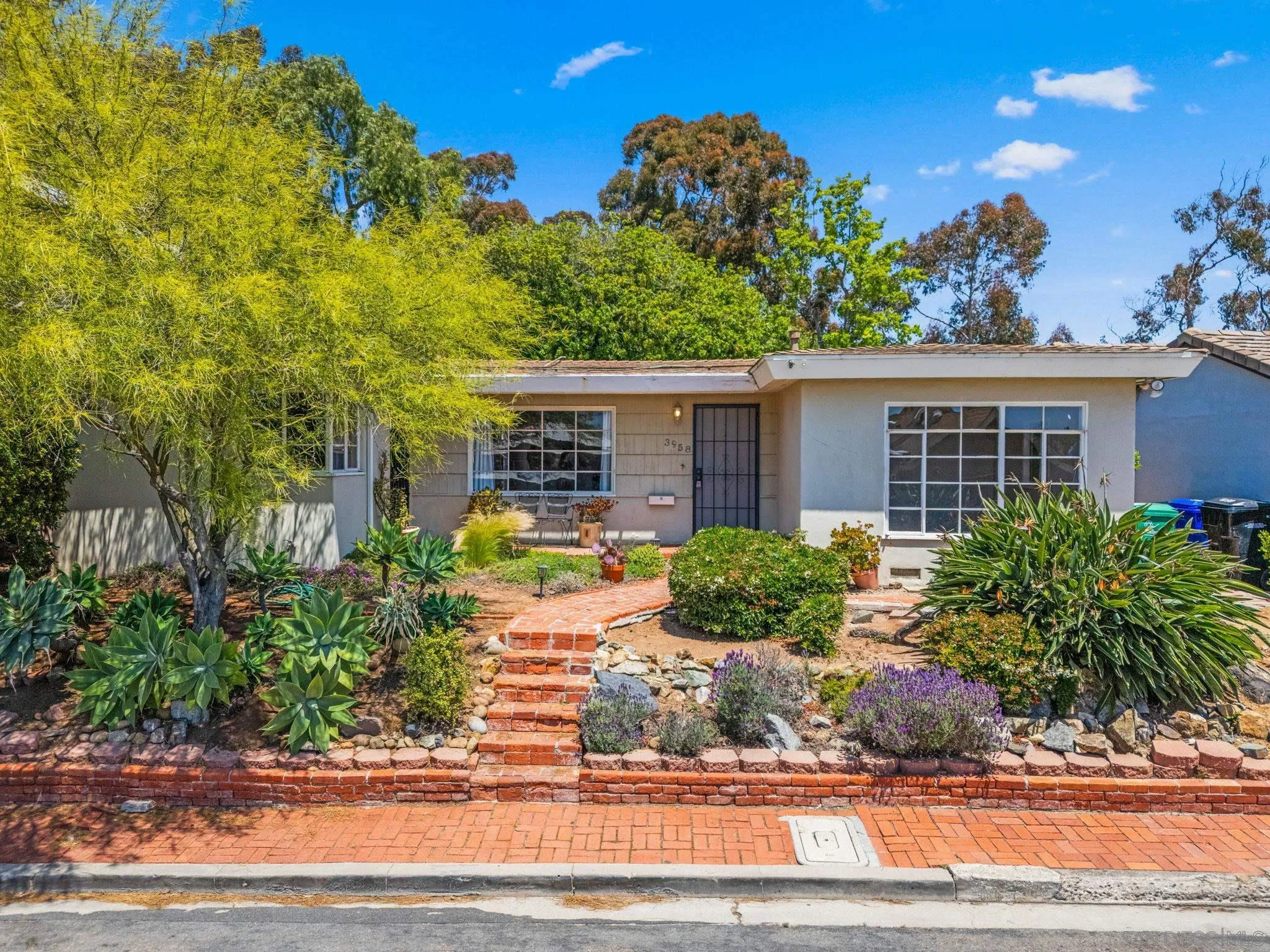 https://cdn.realtyfeed.com/cdn/127/250026160/2c2fc98363b26000e3c4072c0aa63599.webp