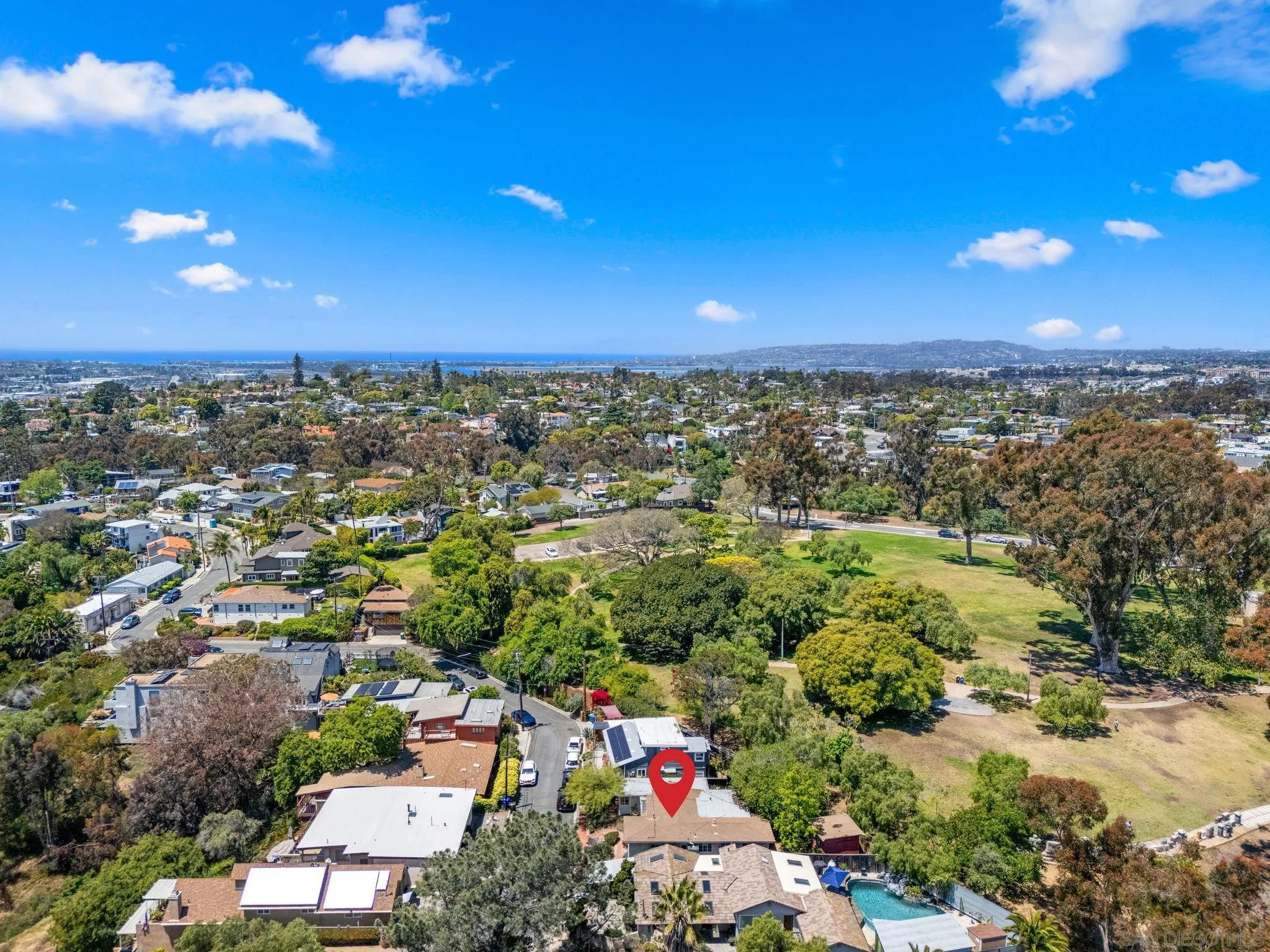 https://cdn.realtyfeed.com/cdn/127/250026160/359d343ace85c046df56be6701932282.webp