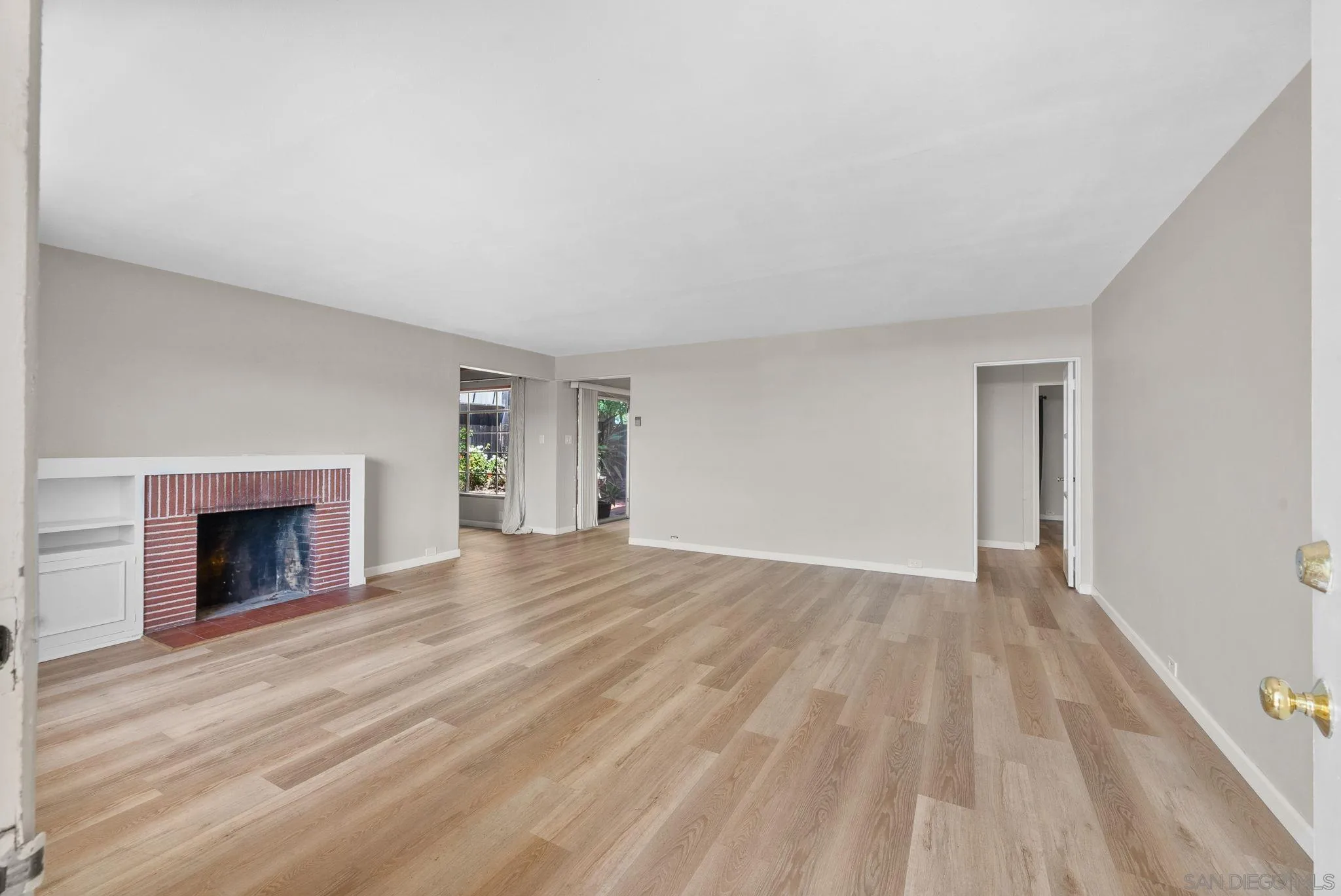 https://cdn.realtyfeed.com/cdn/127/250026160/66ef9d560c58d92e327b5d7ec5fa8103.webp
