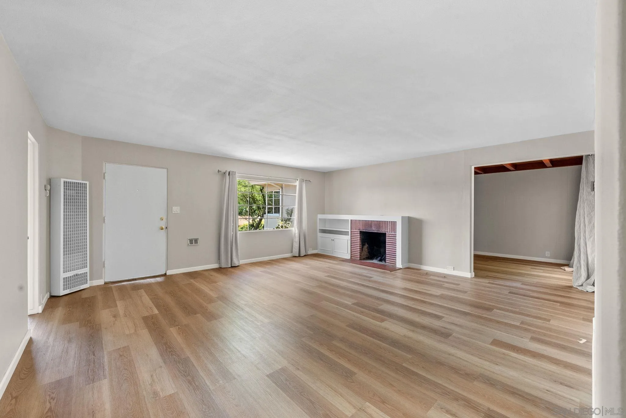 https://cdn.realtyfeed.com/cdn/127/250026160/6b123c0443b96a8f299a3908facbf566.webp