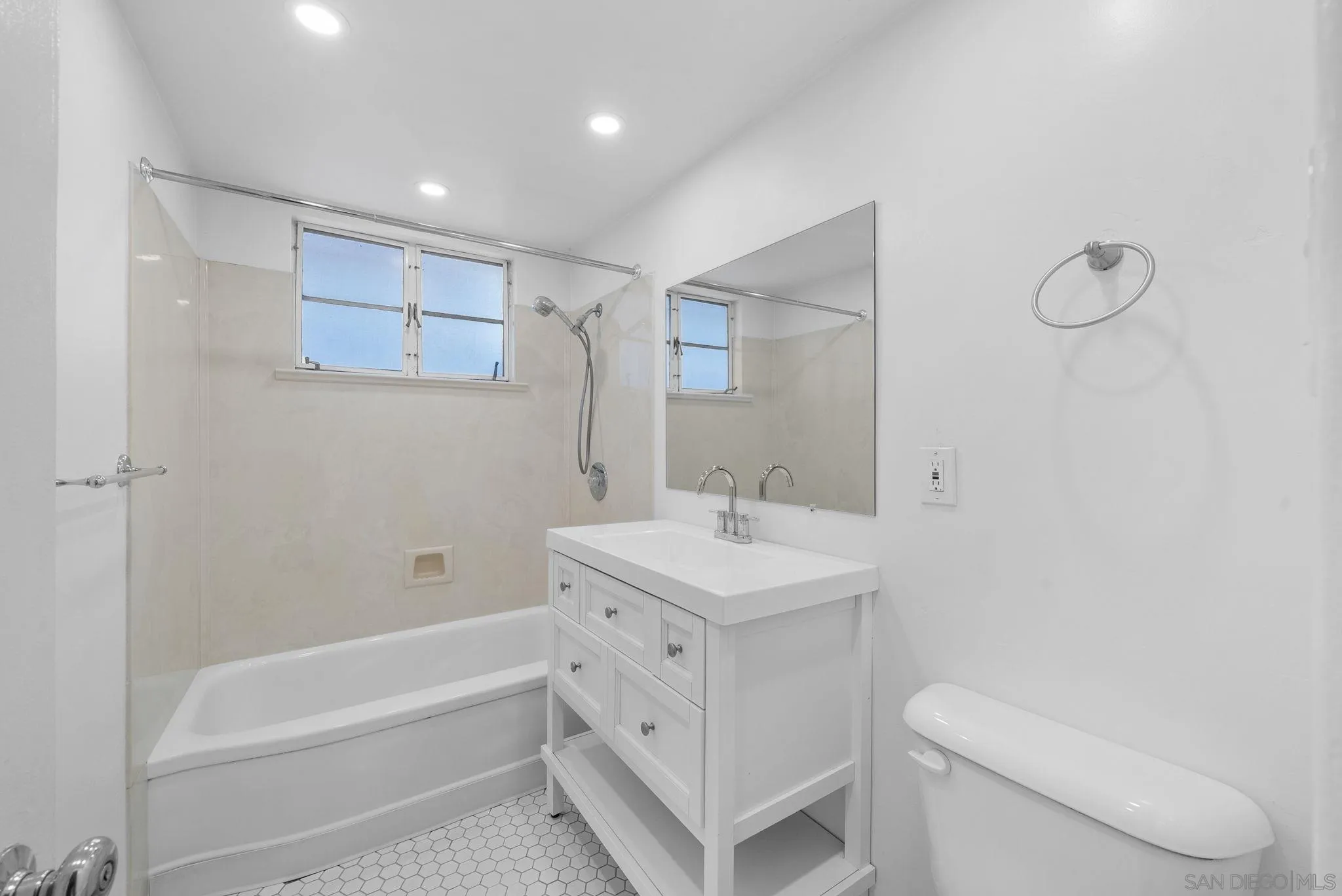 https://cdn.realtyfeed.com/cdn/127/250026160/712006230f7eb47cc6da7956763e0cc5.webp