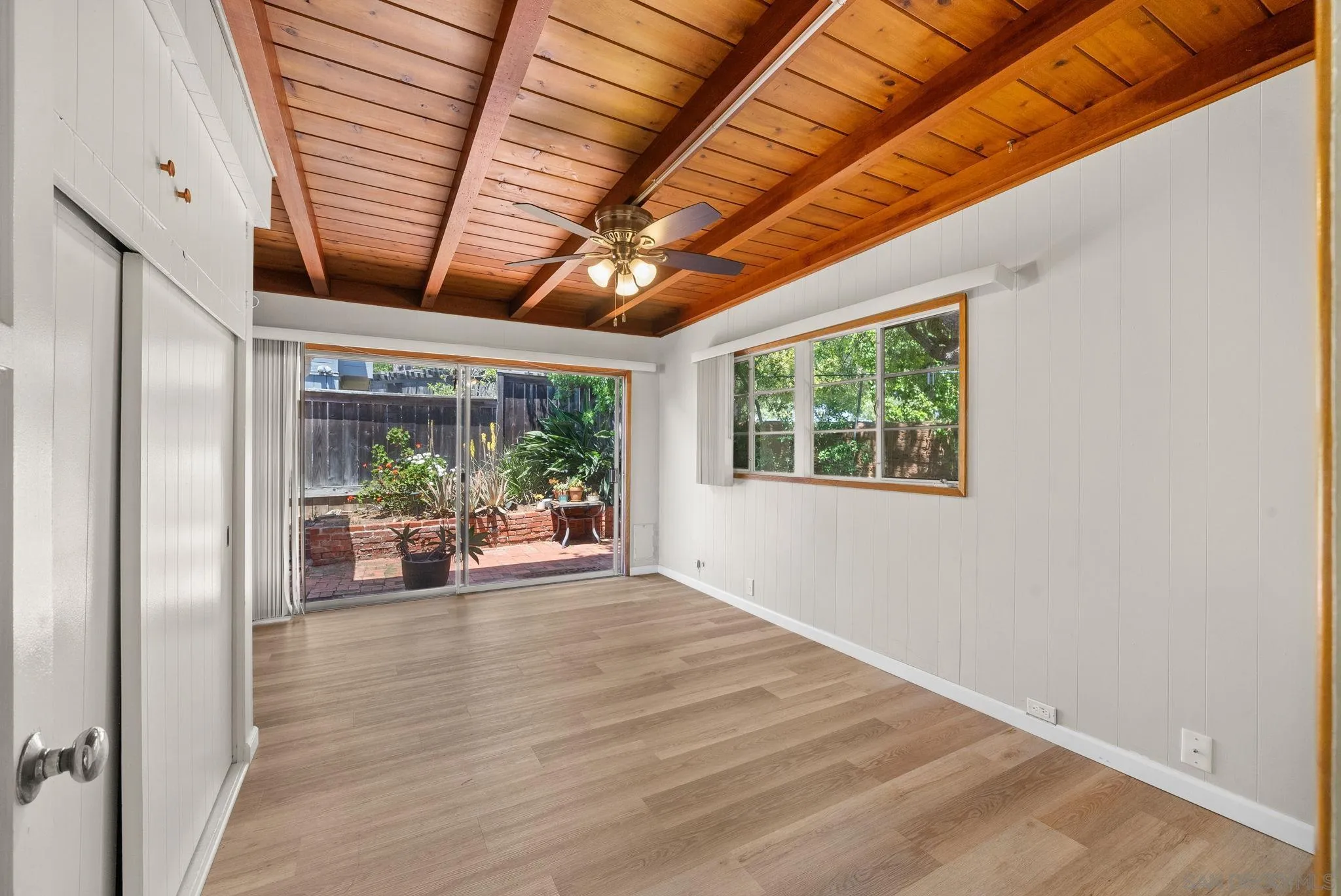 https://cdn.realtyfeed.com/cdn/127/250026160/838aba8ebde2220658ccdd780ab58454.webp
