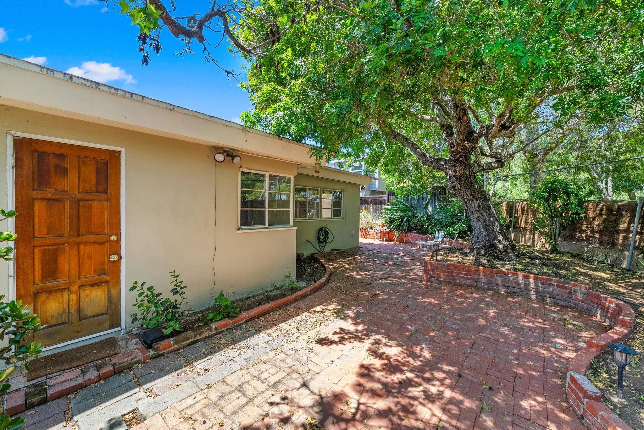 https://cdn.realtyfeed.com/cdn/127/250026160/97f3f909cf5150d5b60fd9a39999d89f.webp