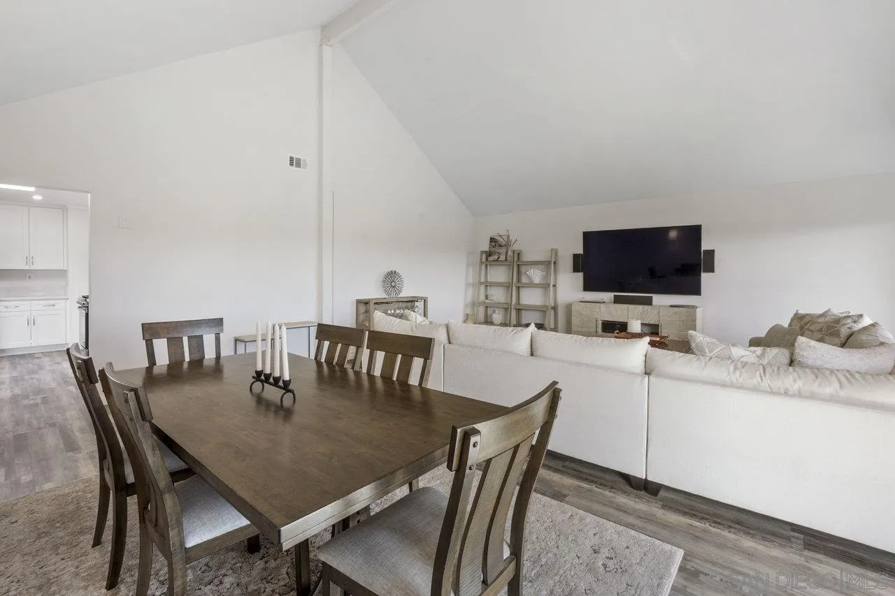 https://cdn.realtyfeed.com/cdn/127/250026192/44d76b8df0b80ddd138b0ec60523bcb1.webp