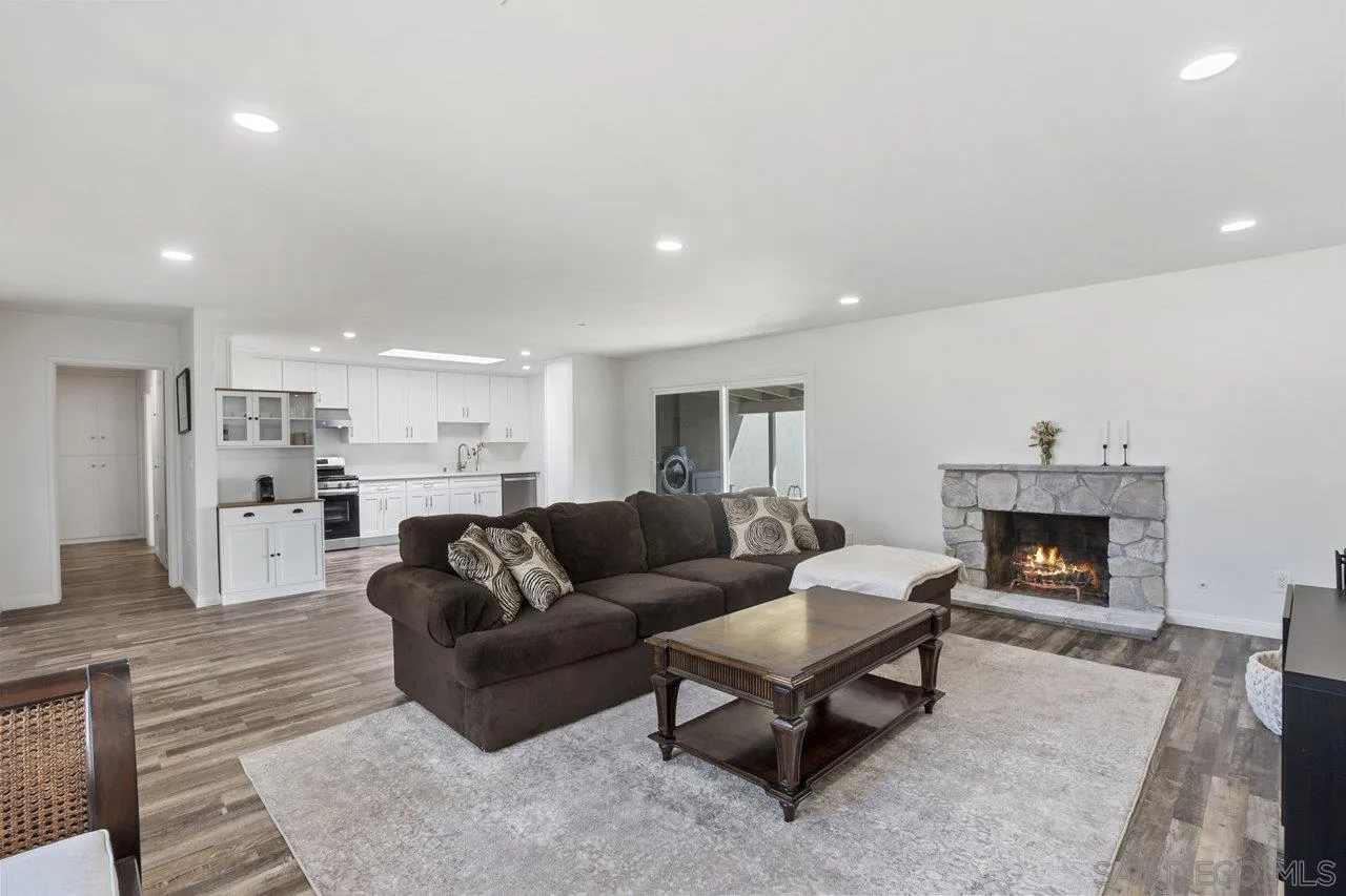 https://cdn.realtyfeed.com/cdn/127/250026192/4b6c3f06d92d649a448fc8922e97b538.webp