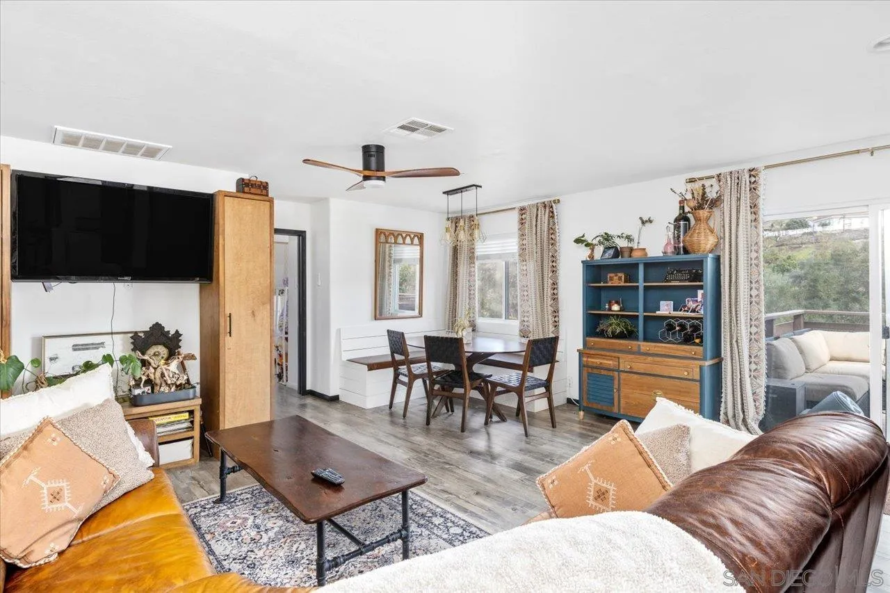 https://cdn.realtyfeed.com/cdn/127/250026193/2b12d896ced18fbf5ee237a2ef692b48.webp